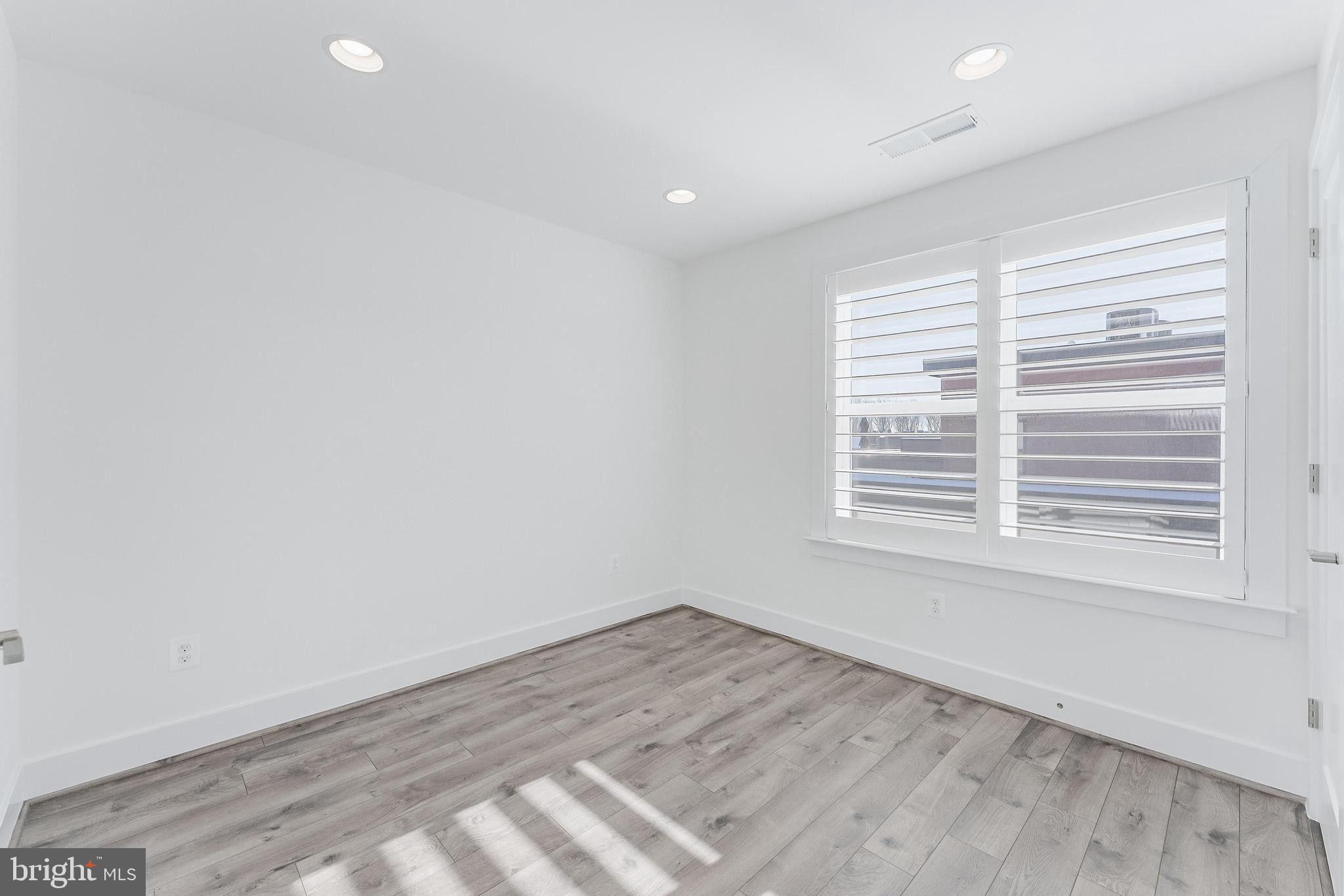 TOWER OAKS - Residential