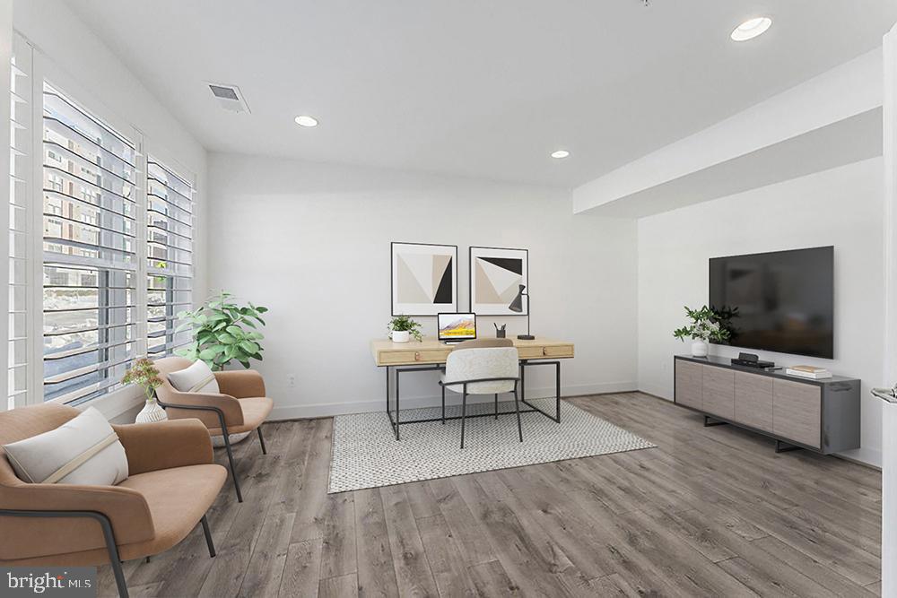 TOWER OAKS - Residential