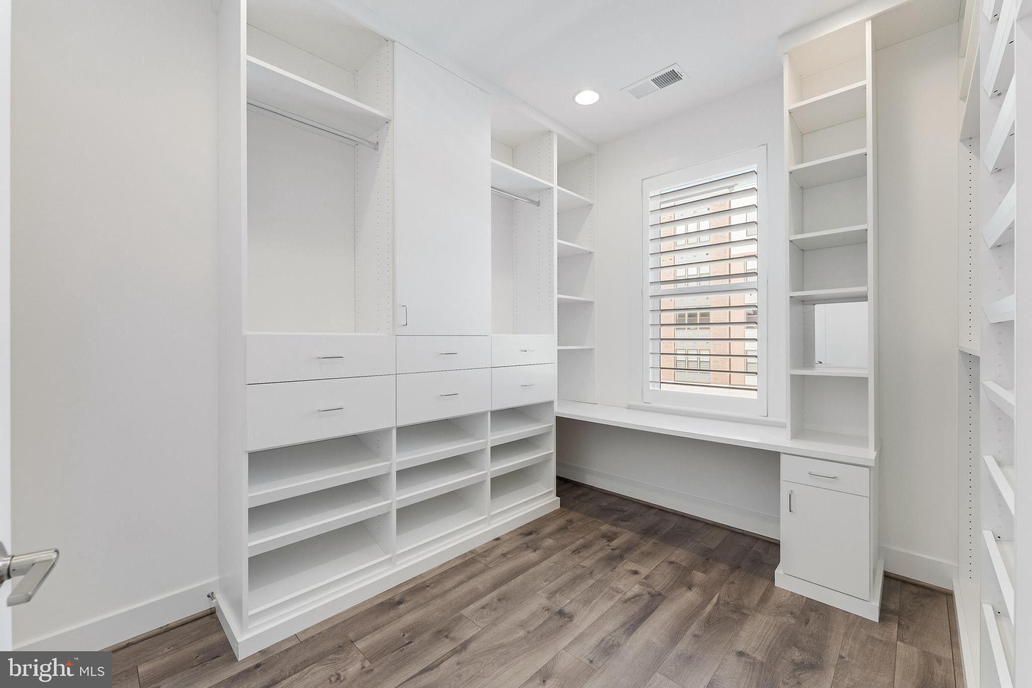 TOWER OAKS - Residential