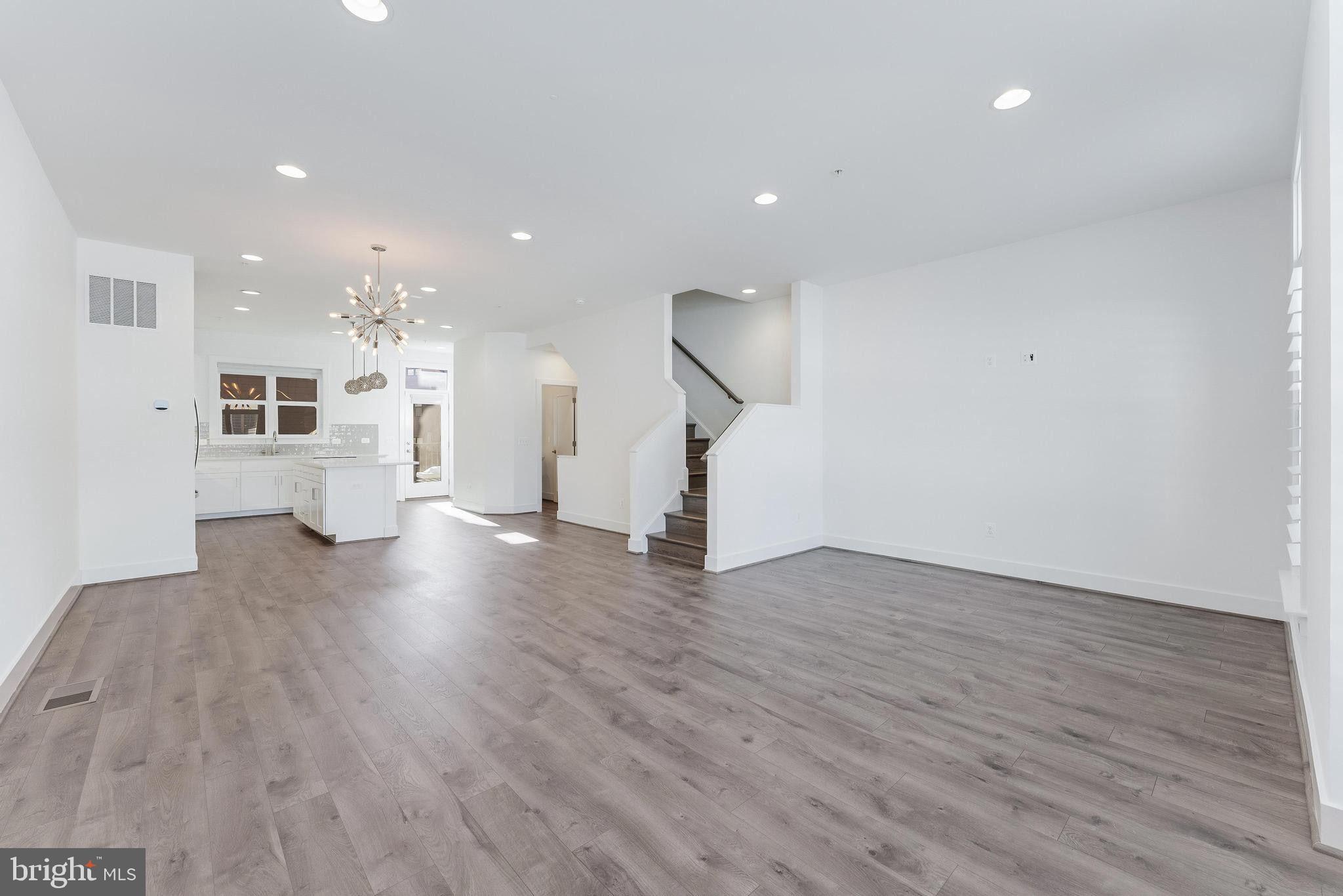 TOWER OAKS - Residential