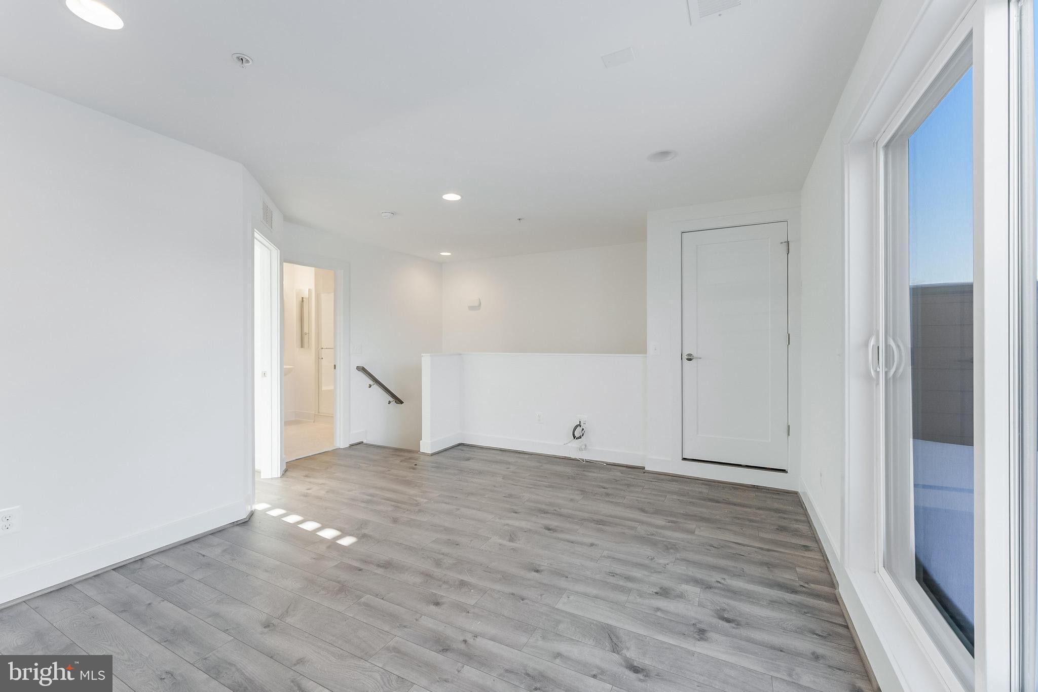 TOWER OAKS - Residential