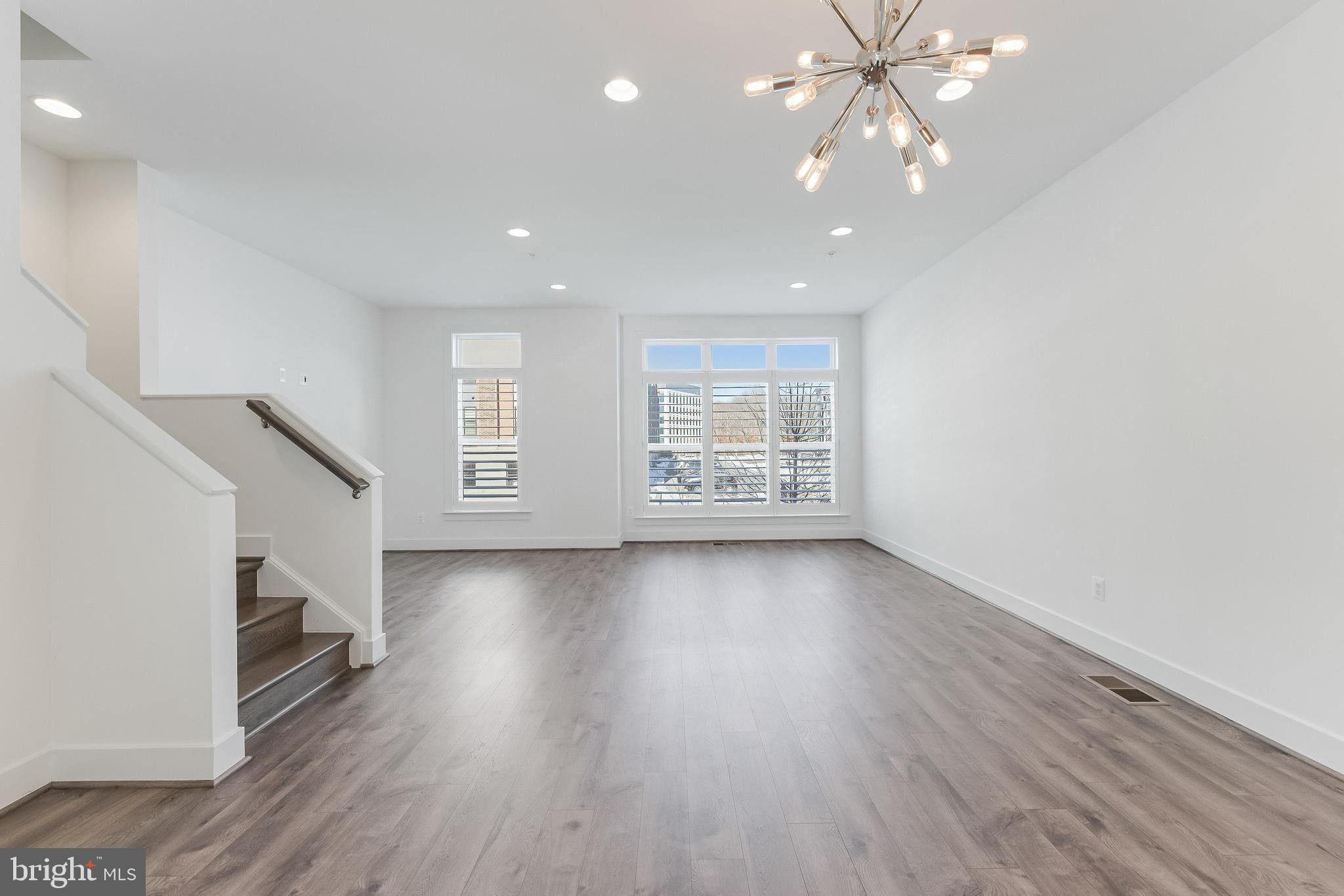 TOWER OAKS - Residential