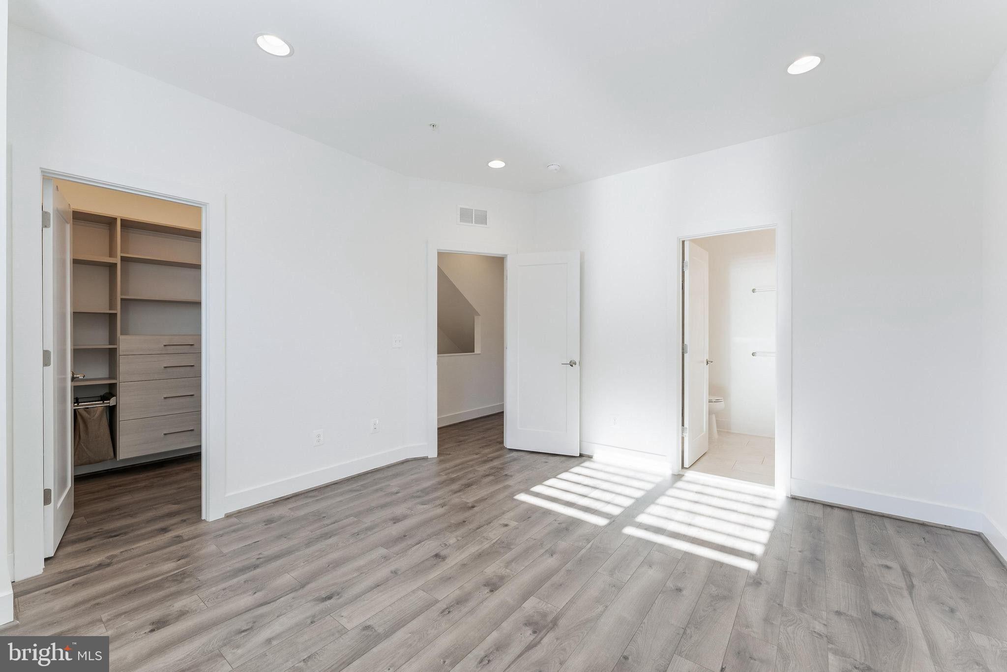 TOWER OAKS - Residential