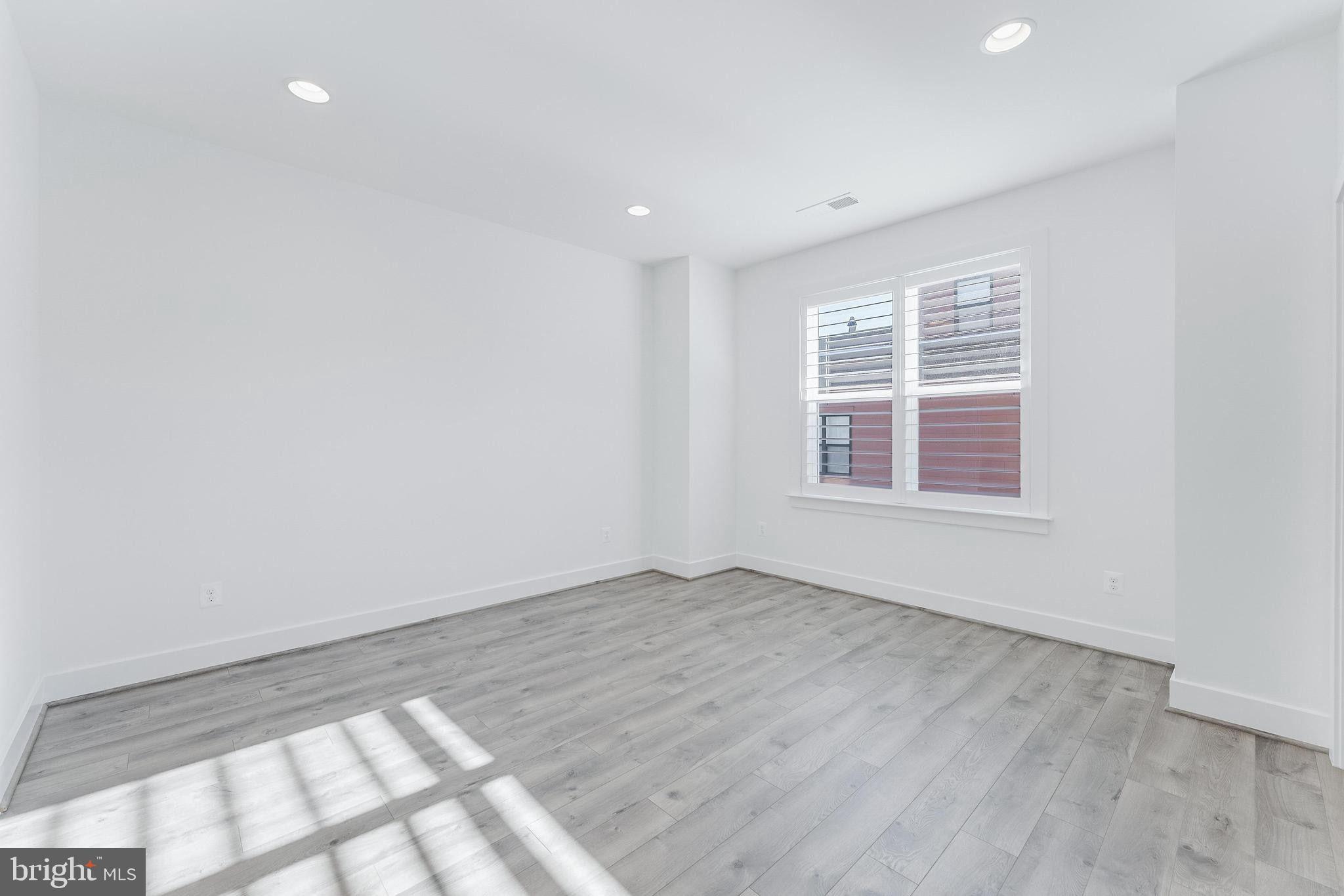 TOWER OAKS - Residential