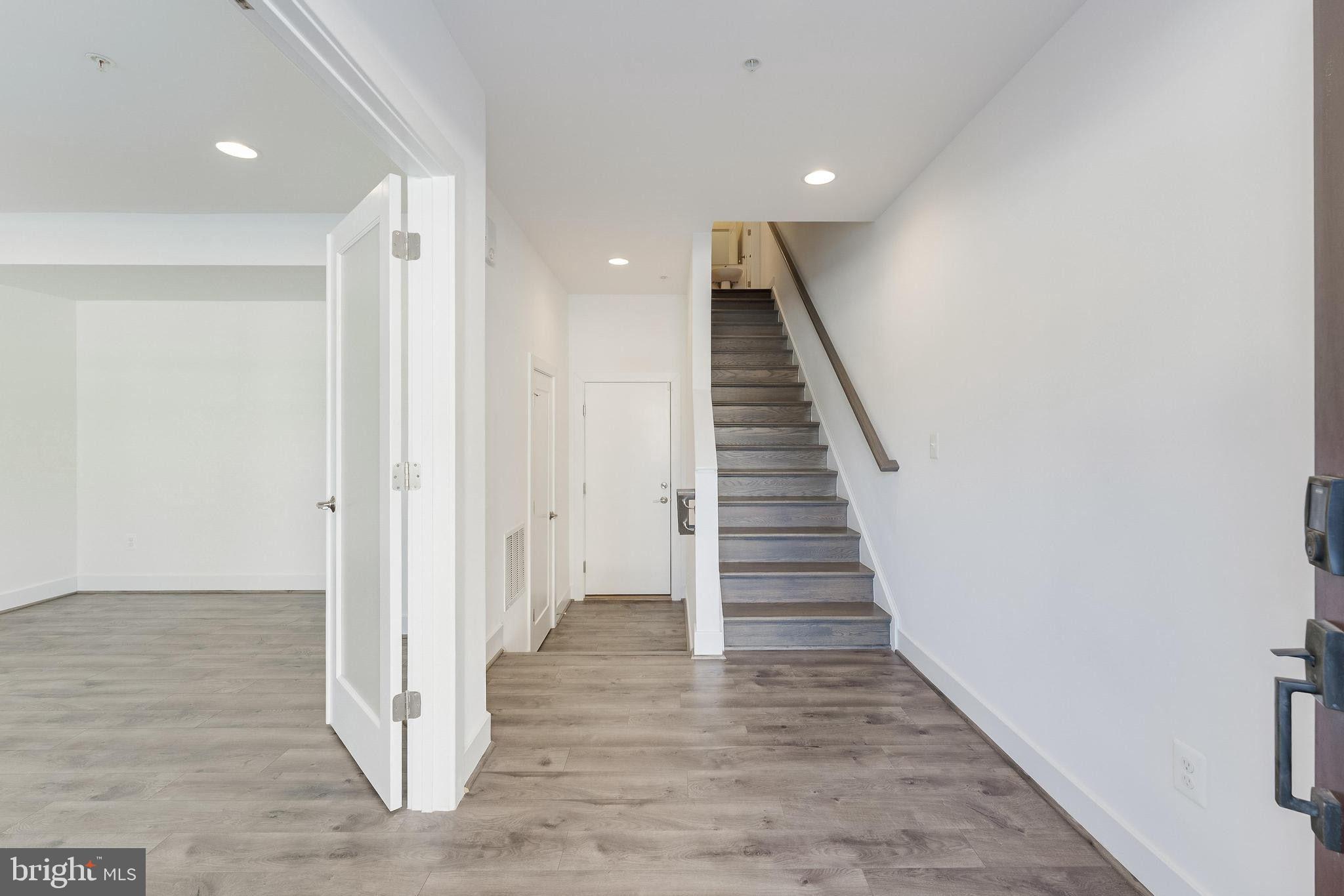 TOWER OAKS - Residential