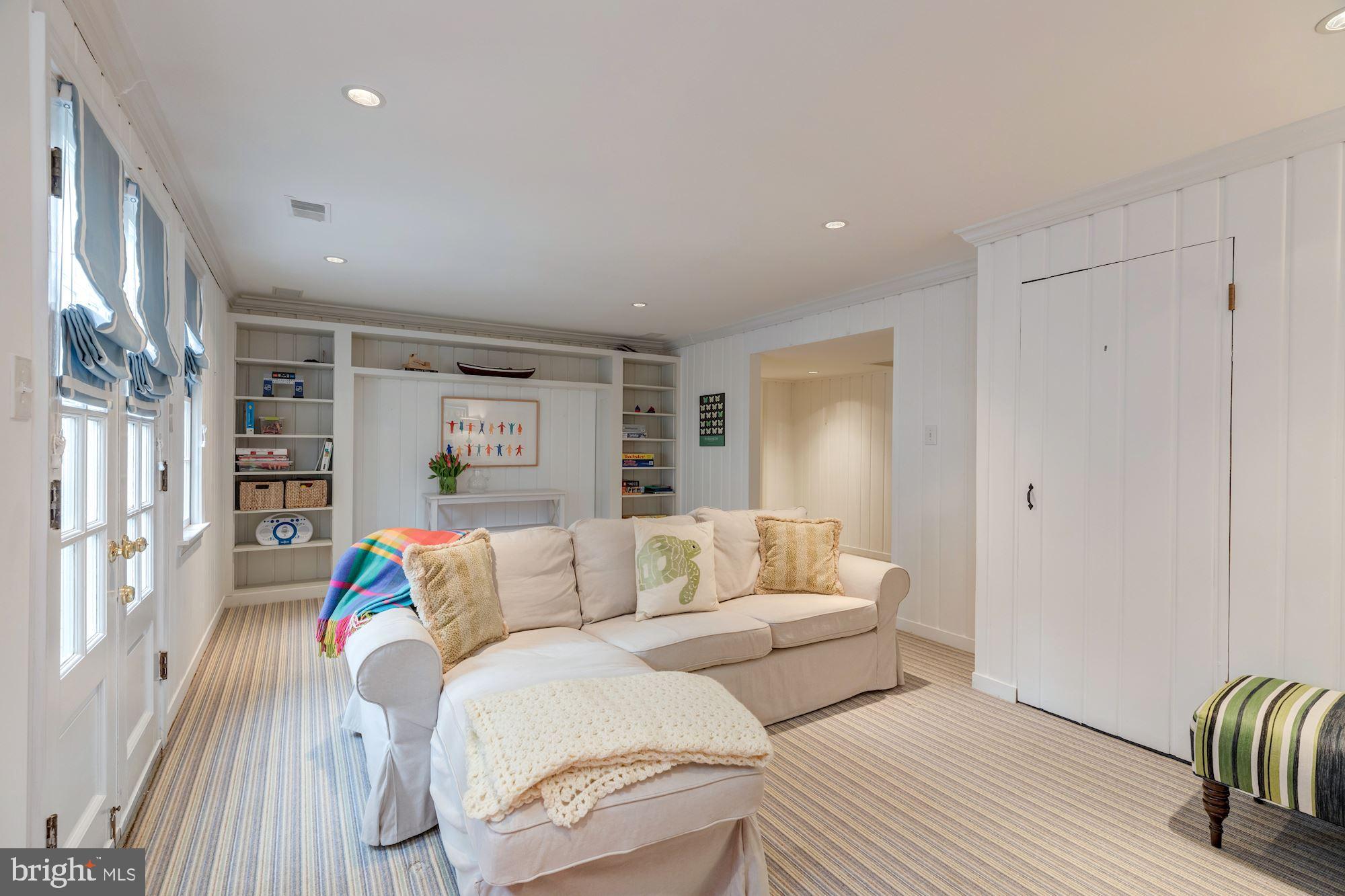 WESTMORELAND HILLS - Residential