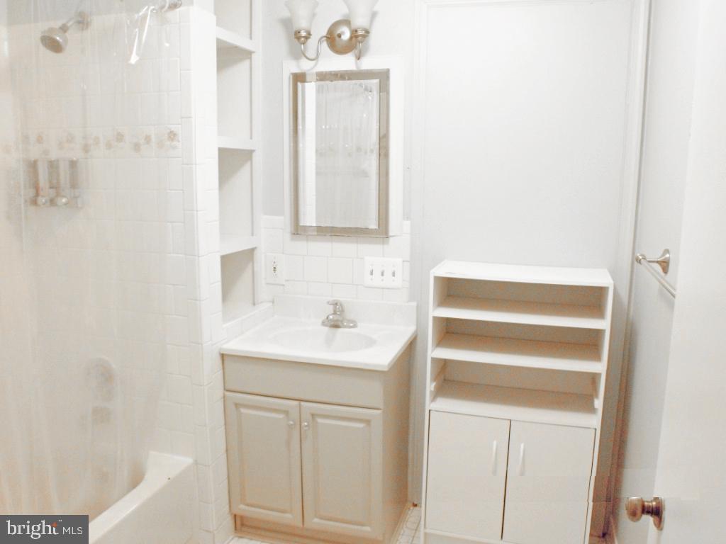 LANGLEY OAKS - Residential Lease