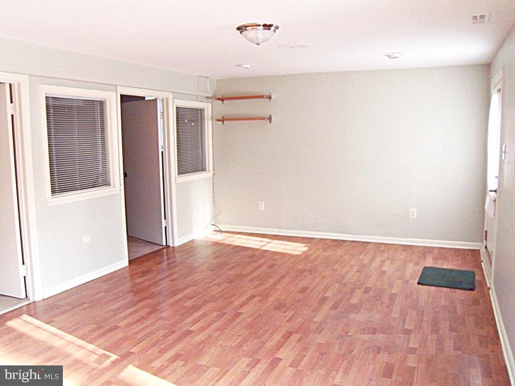 LANGLEY OAKS - Residential Lease