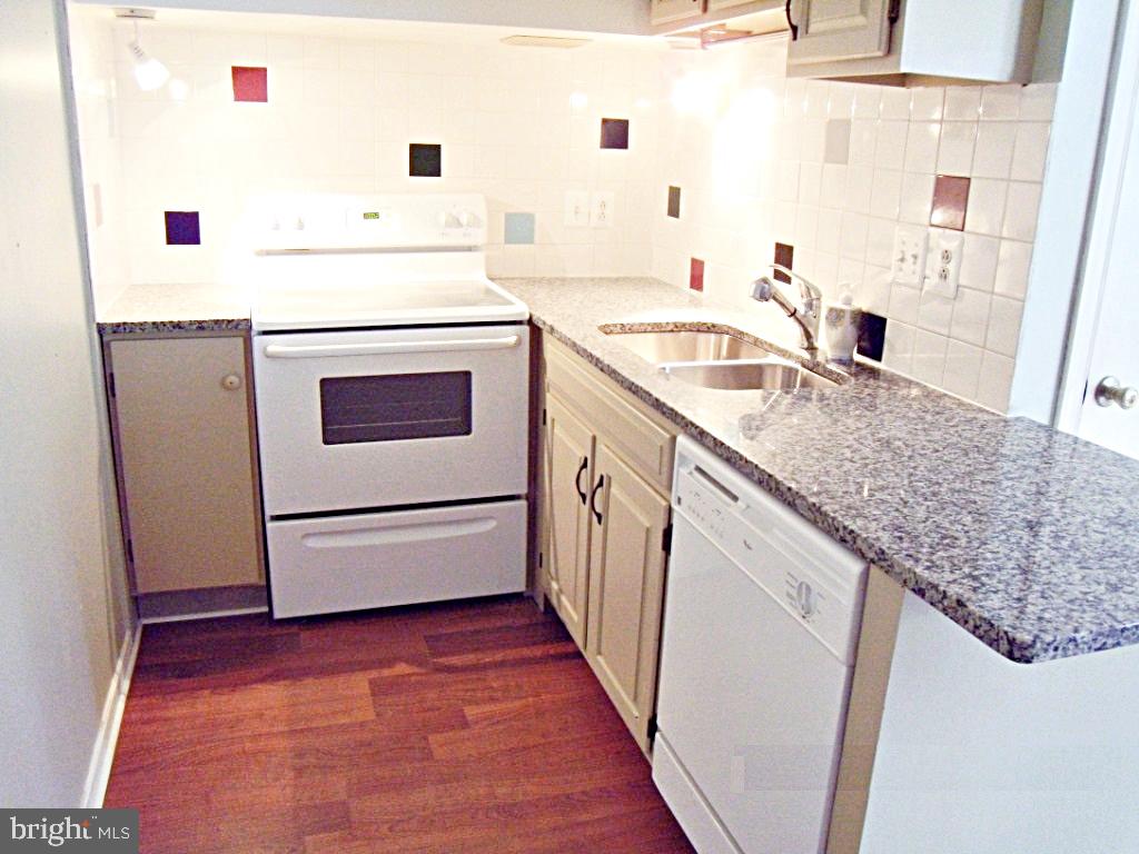 LANGLEY OAKS - Residential Lease