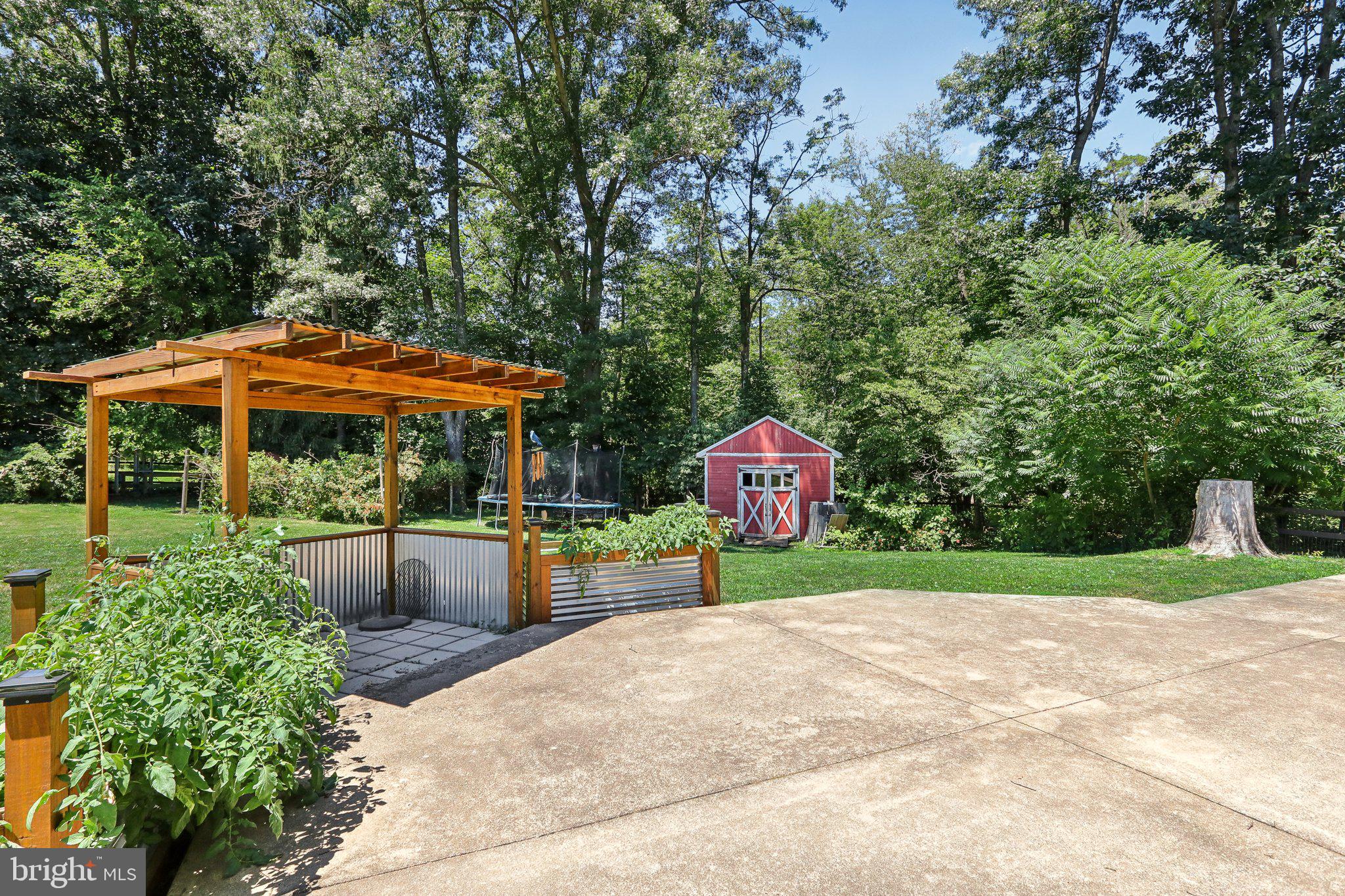 PEBBLE HILL ACRES - Residential