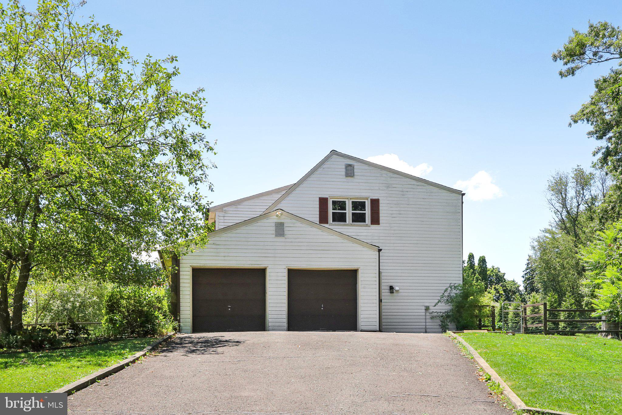 PEBBLE HILL ACRES - Residential