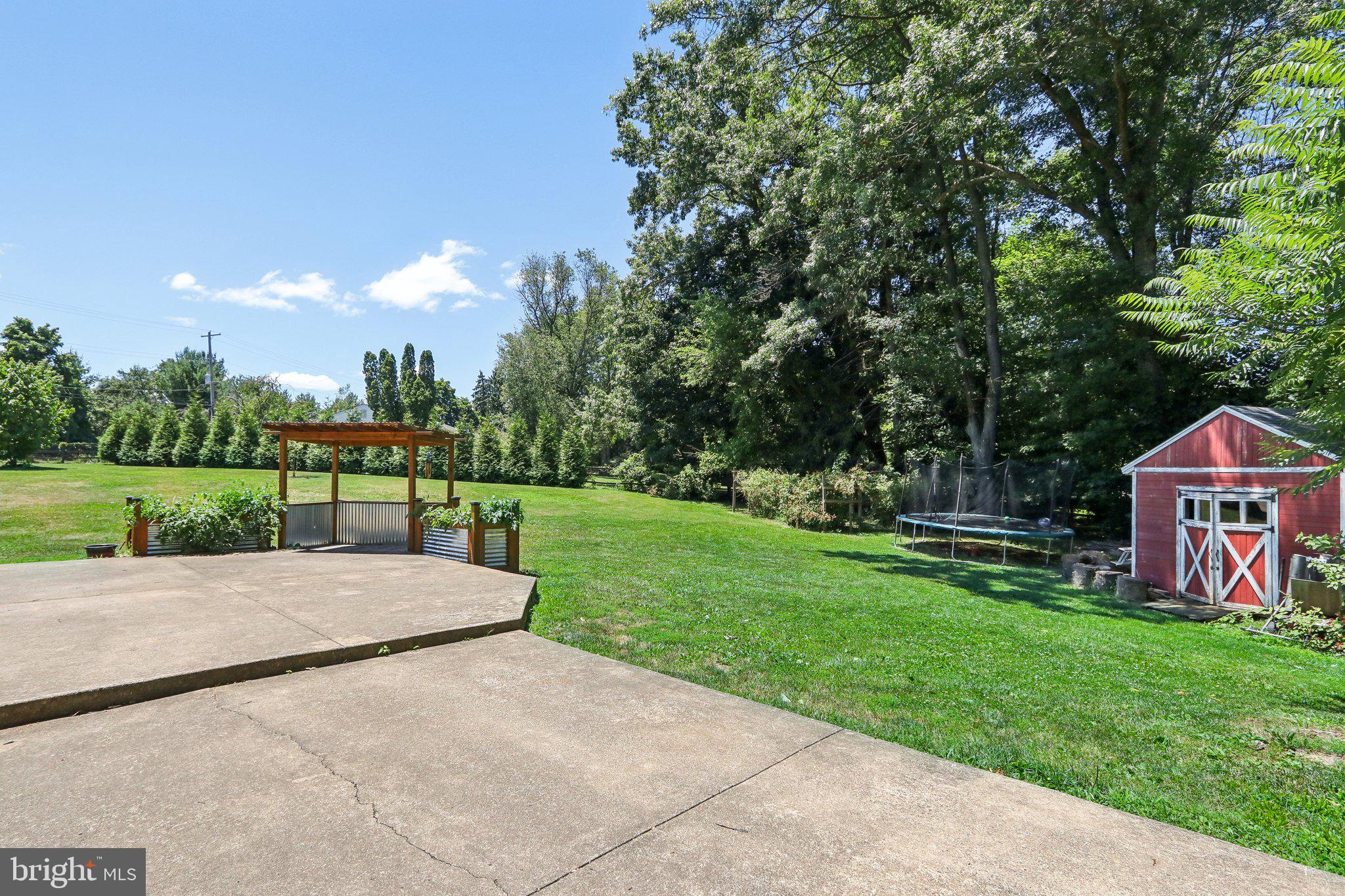 PEBBLE HILL ACRES - Residential