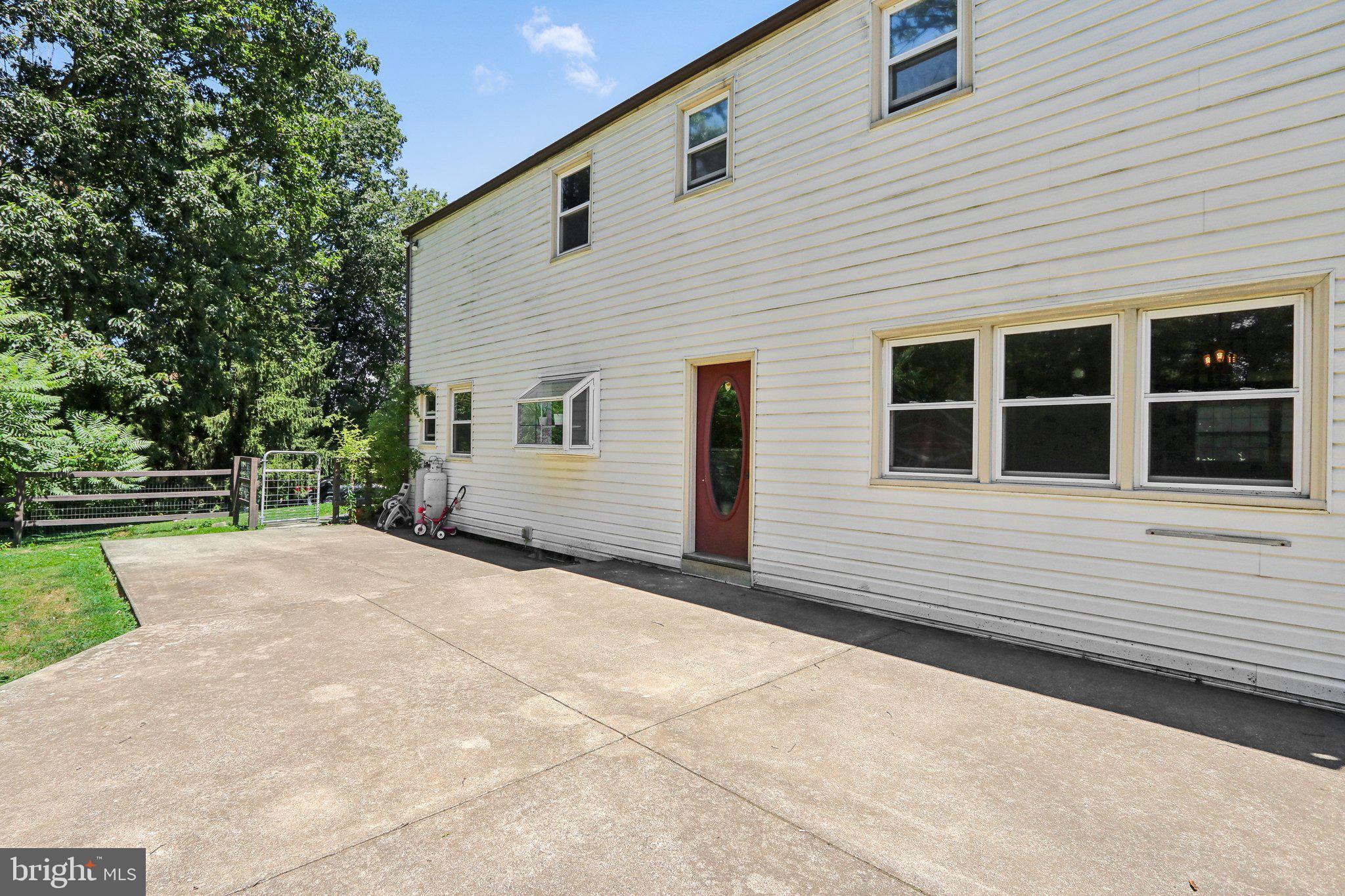 PEBBLE HILL ACRES - Residential