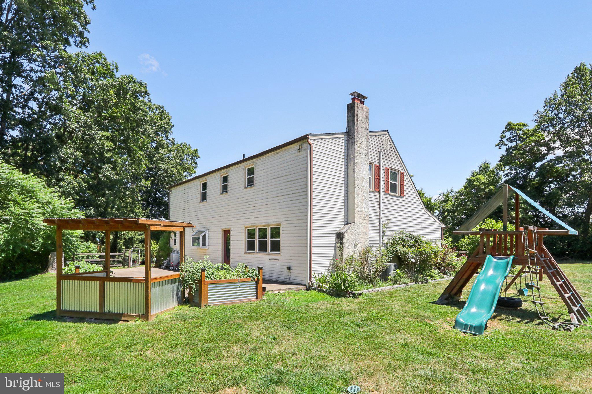 PEBBLE HILL ACRES - Residential