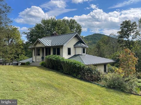 Homes For Sale - 821 Long Mountain Road<br/> Rappahannock County, WASHINGTON, VA 22747