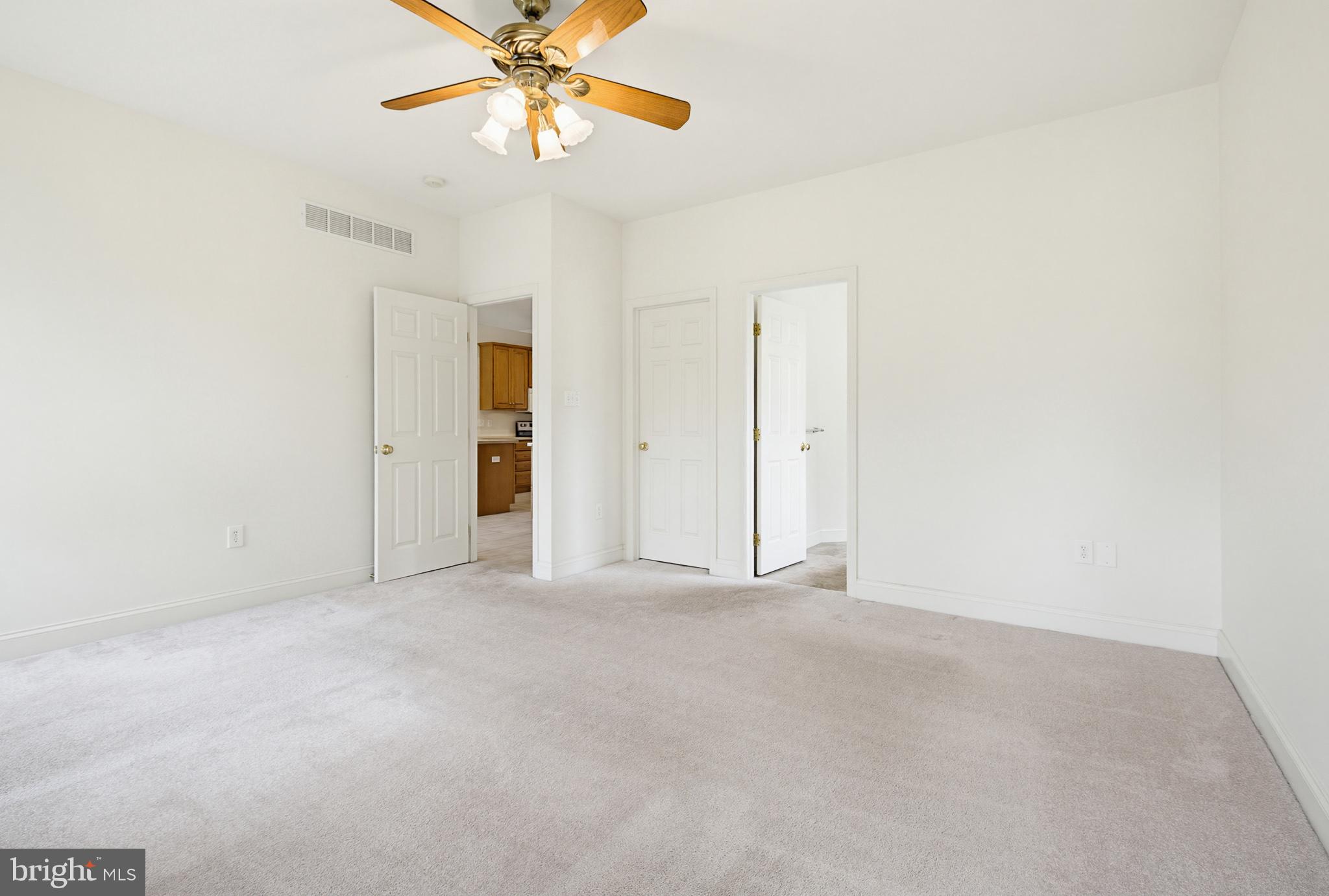 CRESTWOOD - Residential