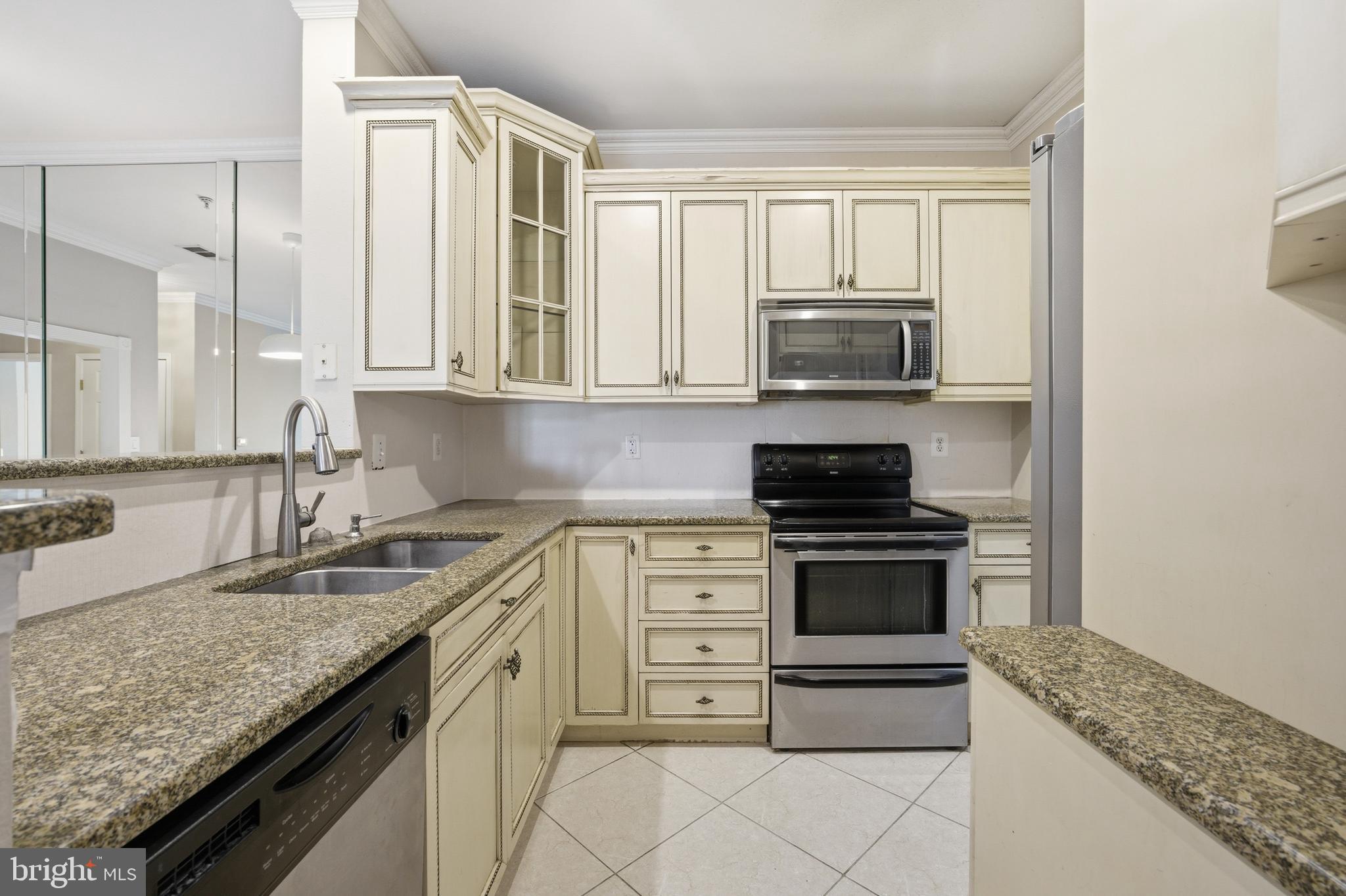 GATES OF MCLEAN - Residential