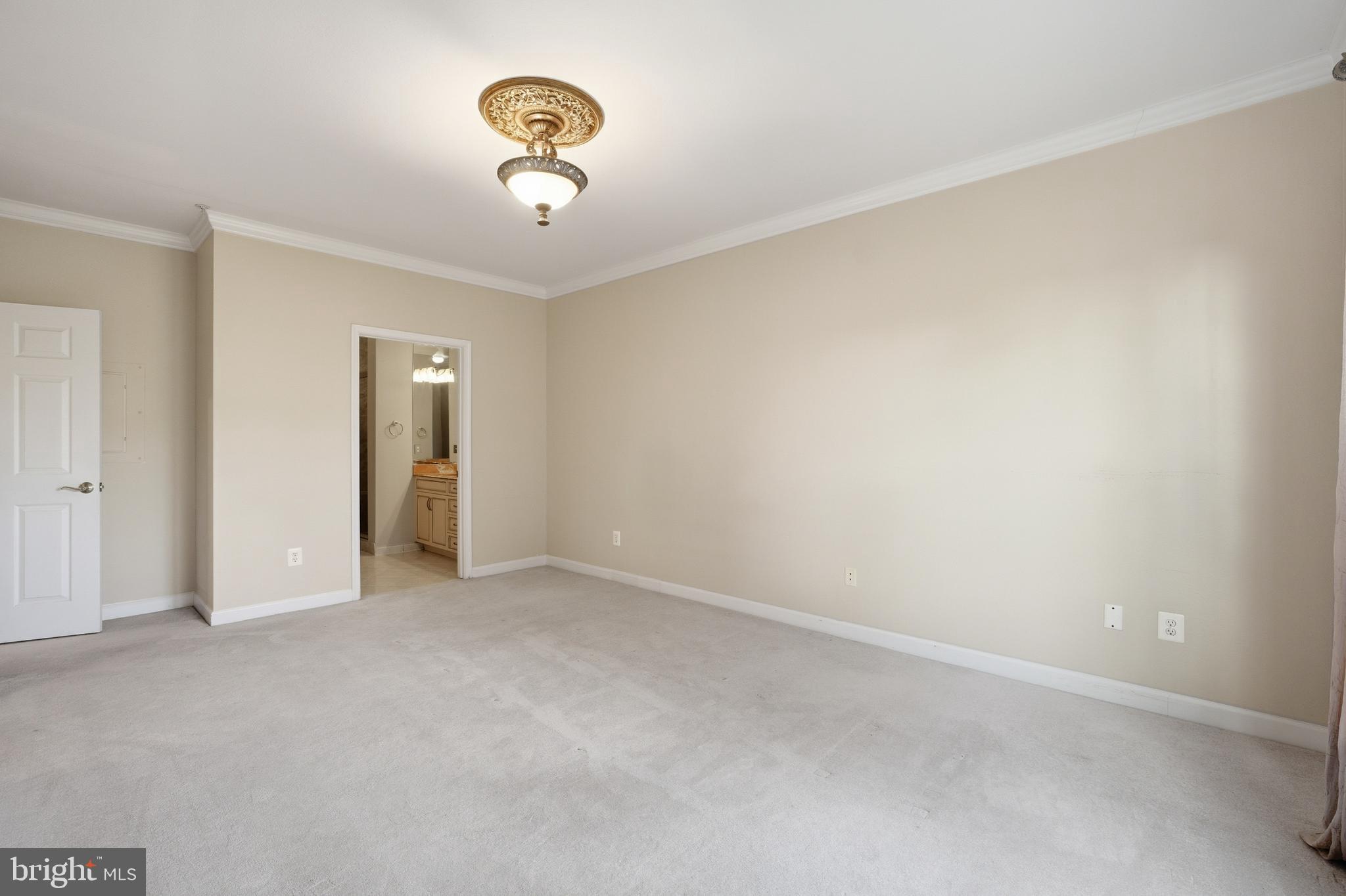 GATES OF MCLEAN - Residential