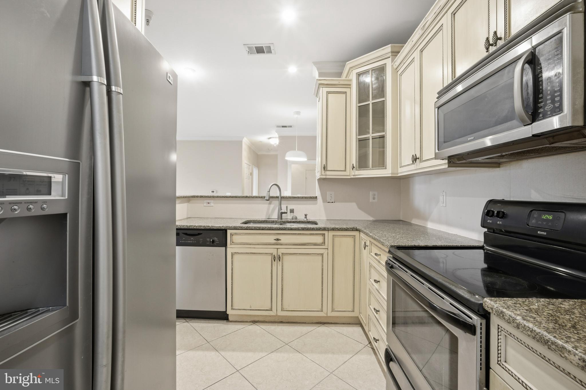 GATES OF MCLEAN - Residential