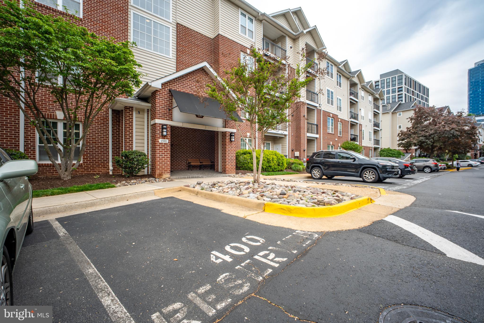 GATES OF MCLEAN - Residential