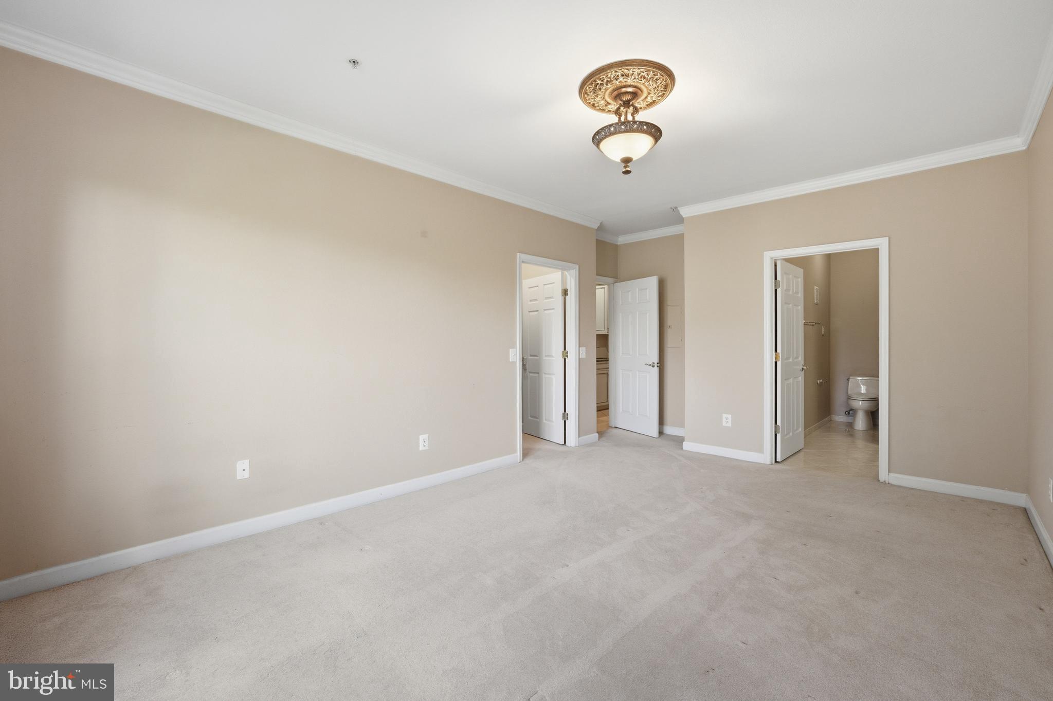 GATES OF MCLEAN - Residential