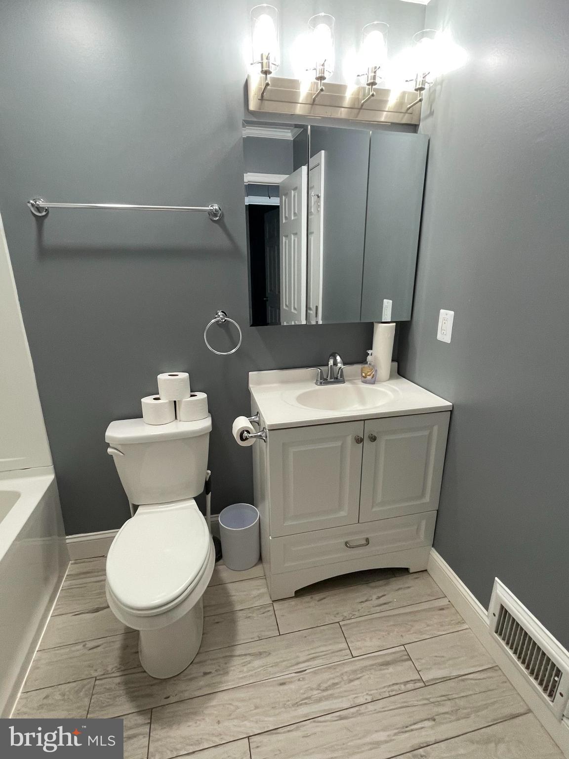 WOODLAND BEACH - Residential