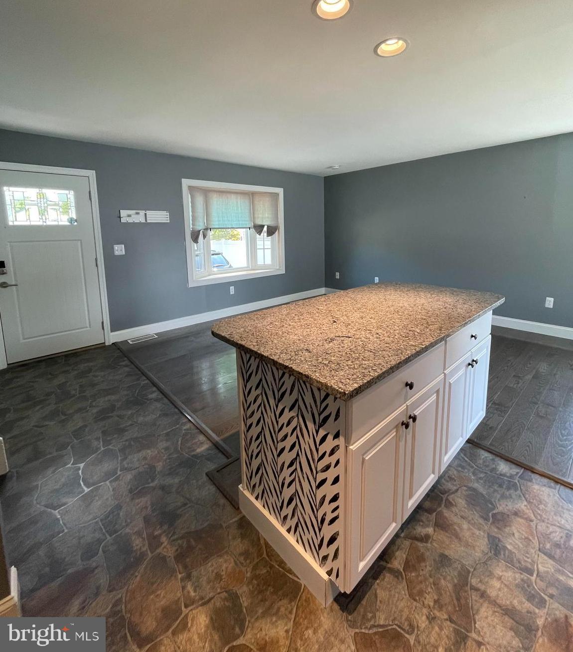 312 LONDONTOWN ROAD