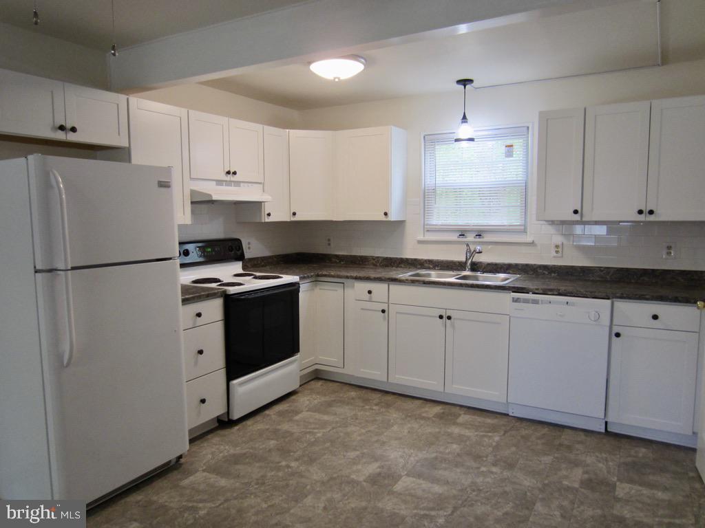 STONEYBROOKE - Residential