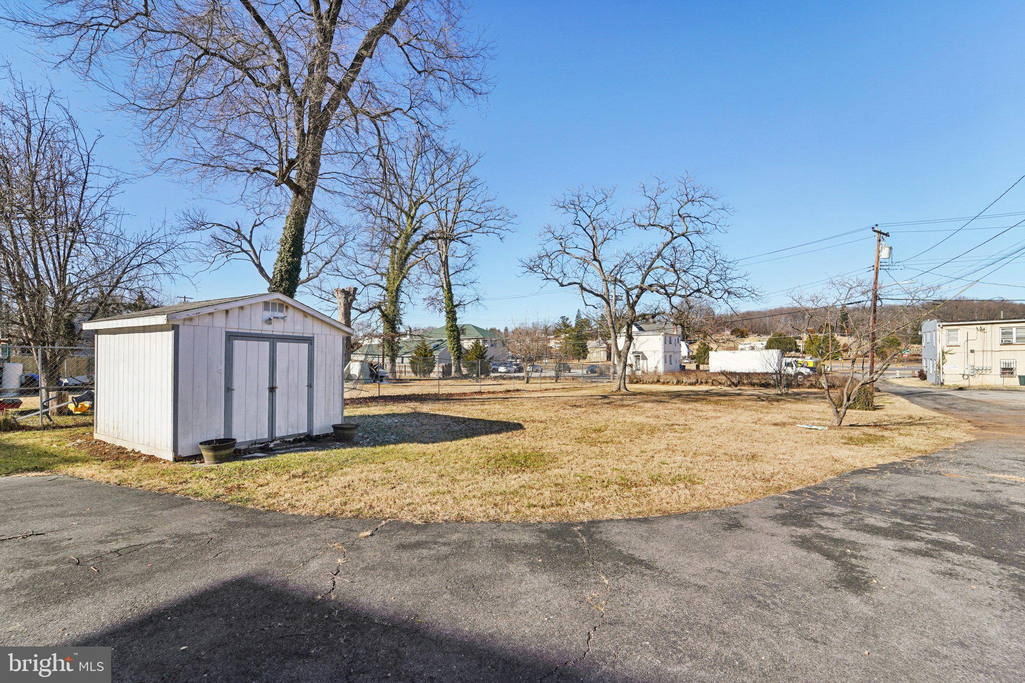 GWYNN LAKE PARK - Residential