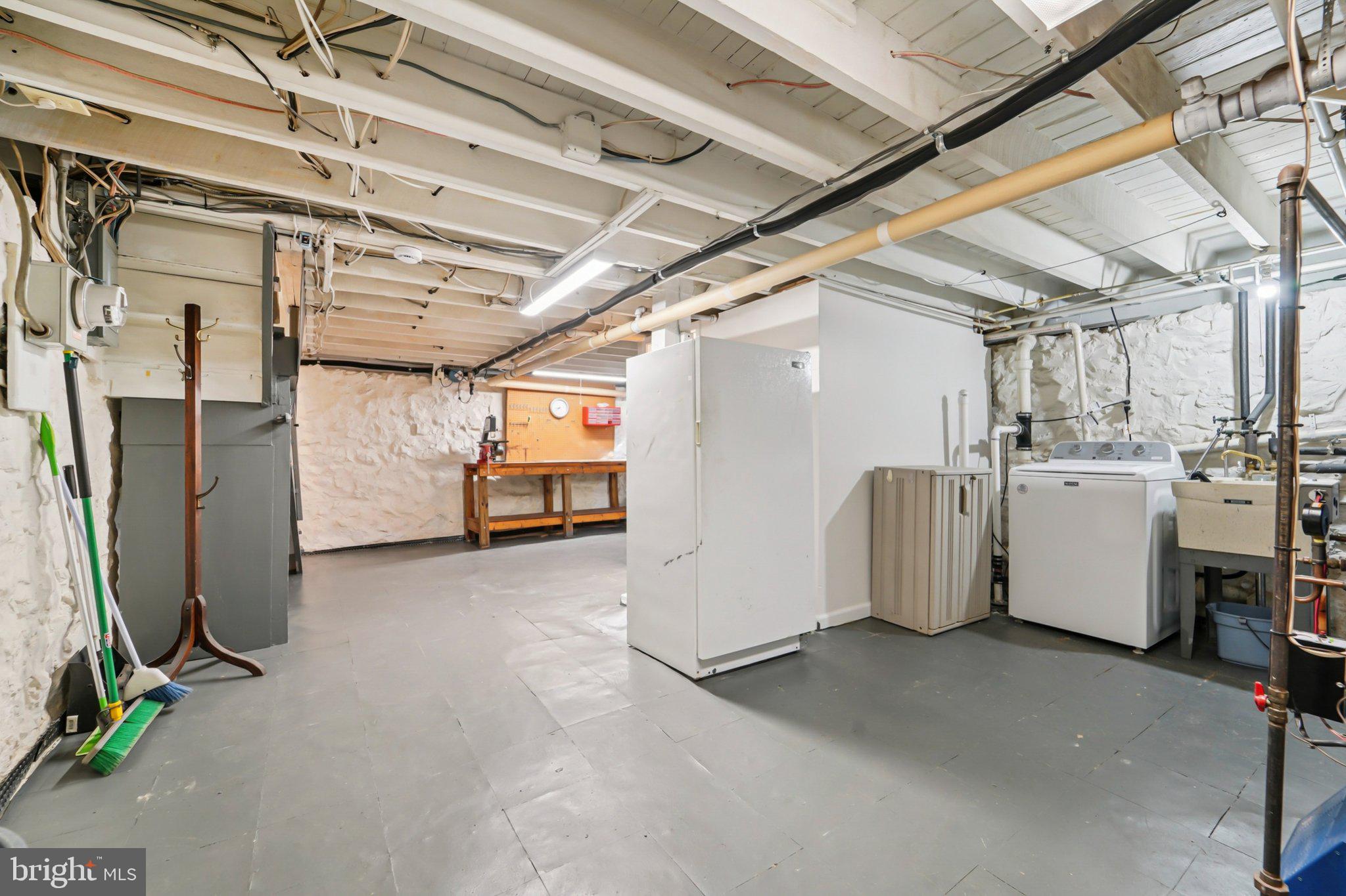 GWYNN LAKE PARK - Residential