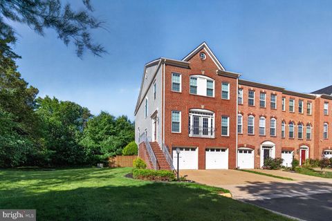 Townhouse For Rent - 13642 Flying Squirrel Drive<br/> Fairfax County, HERNDON, VA 20171