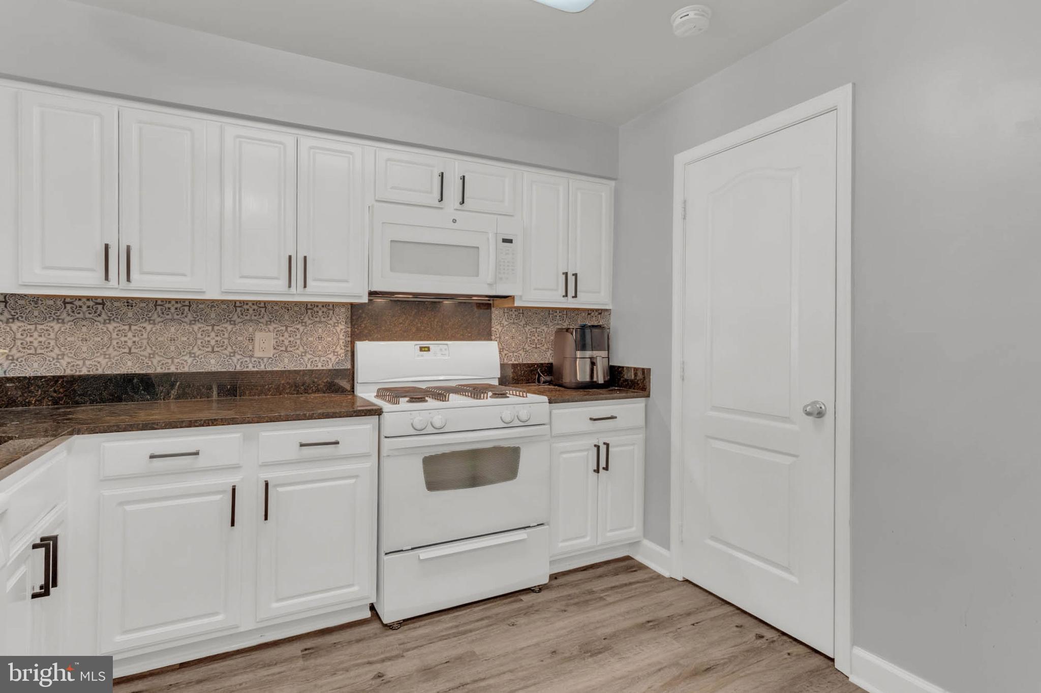 MONTGOMERY CHASE - Residential Lease