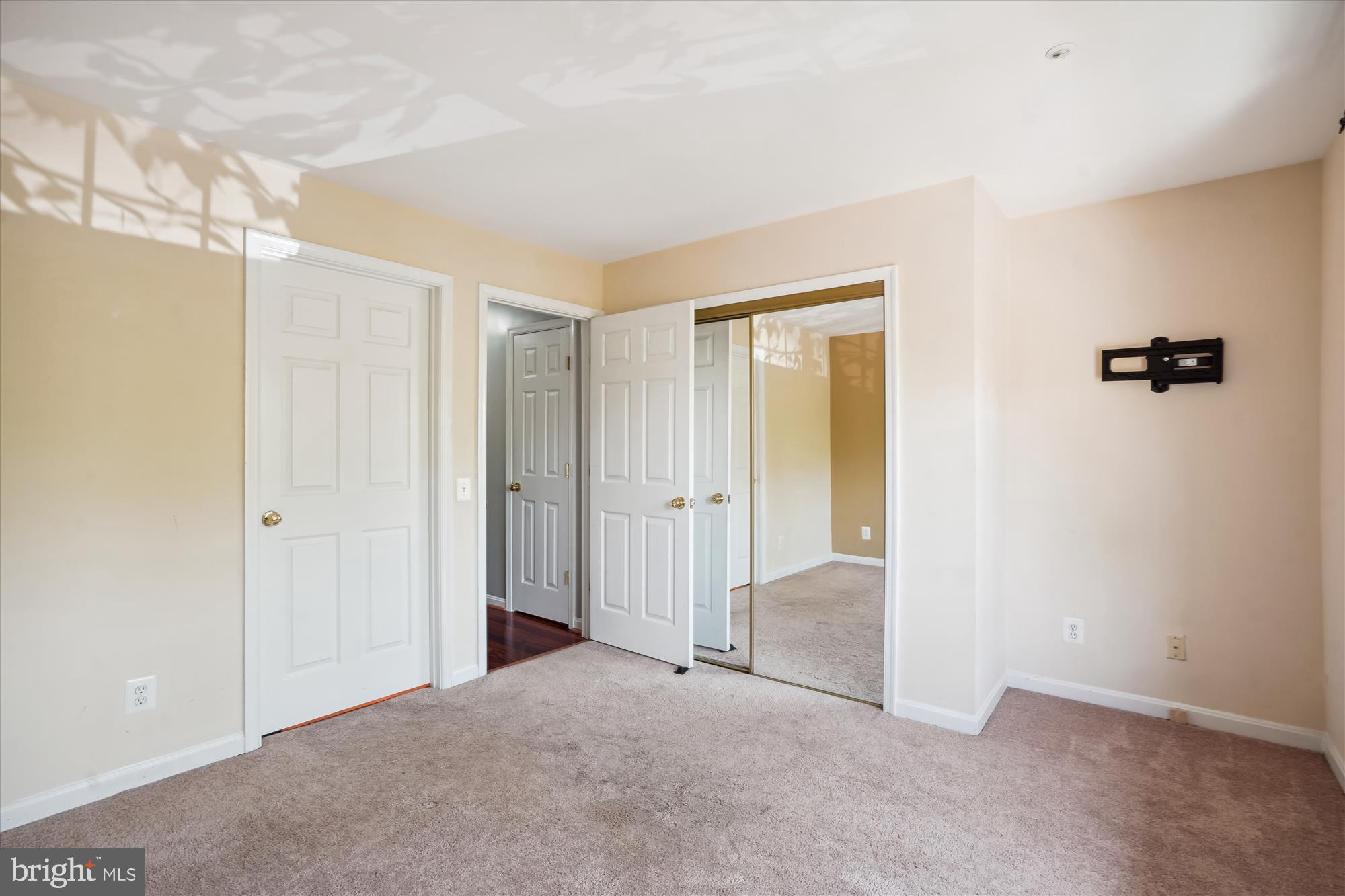 DOMINION STATION CONDOMINIUM - Residential Lease