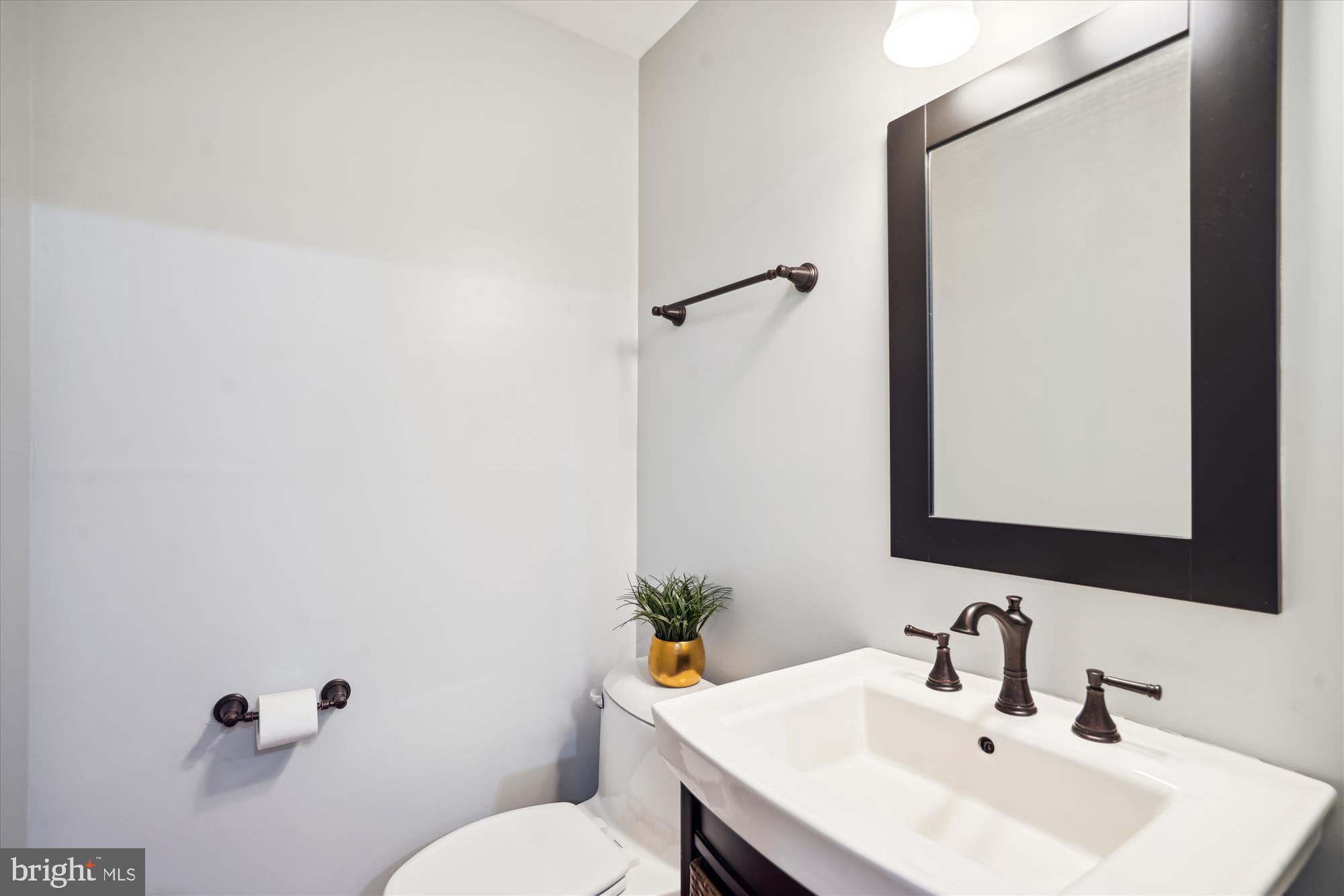 DOMINION STATION CONDOMINIUM - Residential Lease