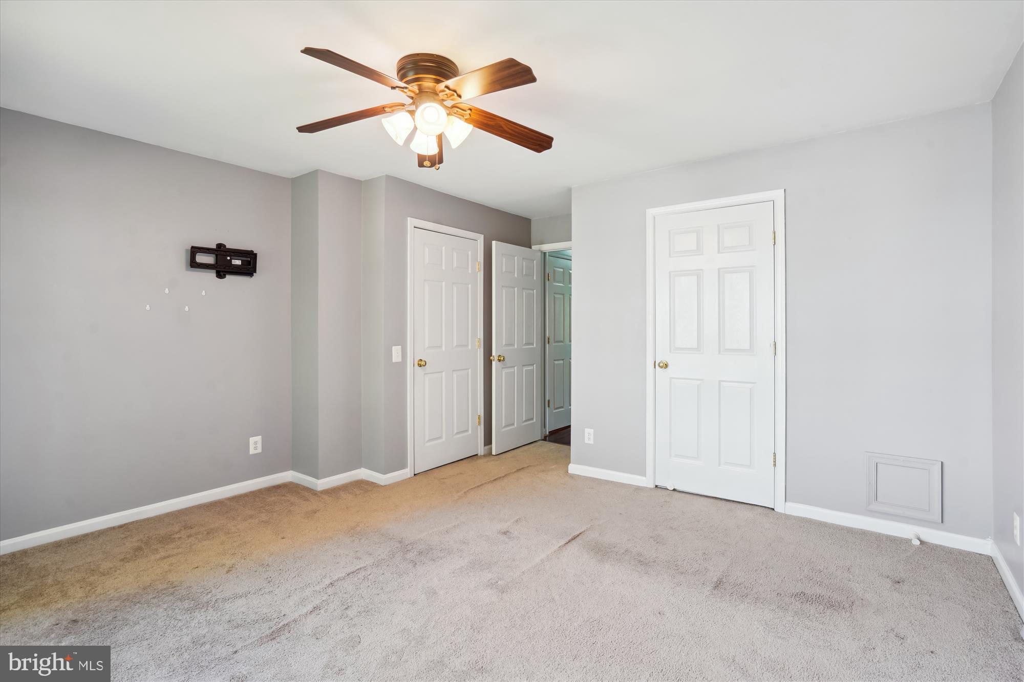 DOMINION STATION CONDOMINIUM - Residential Lease