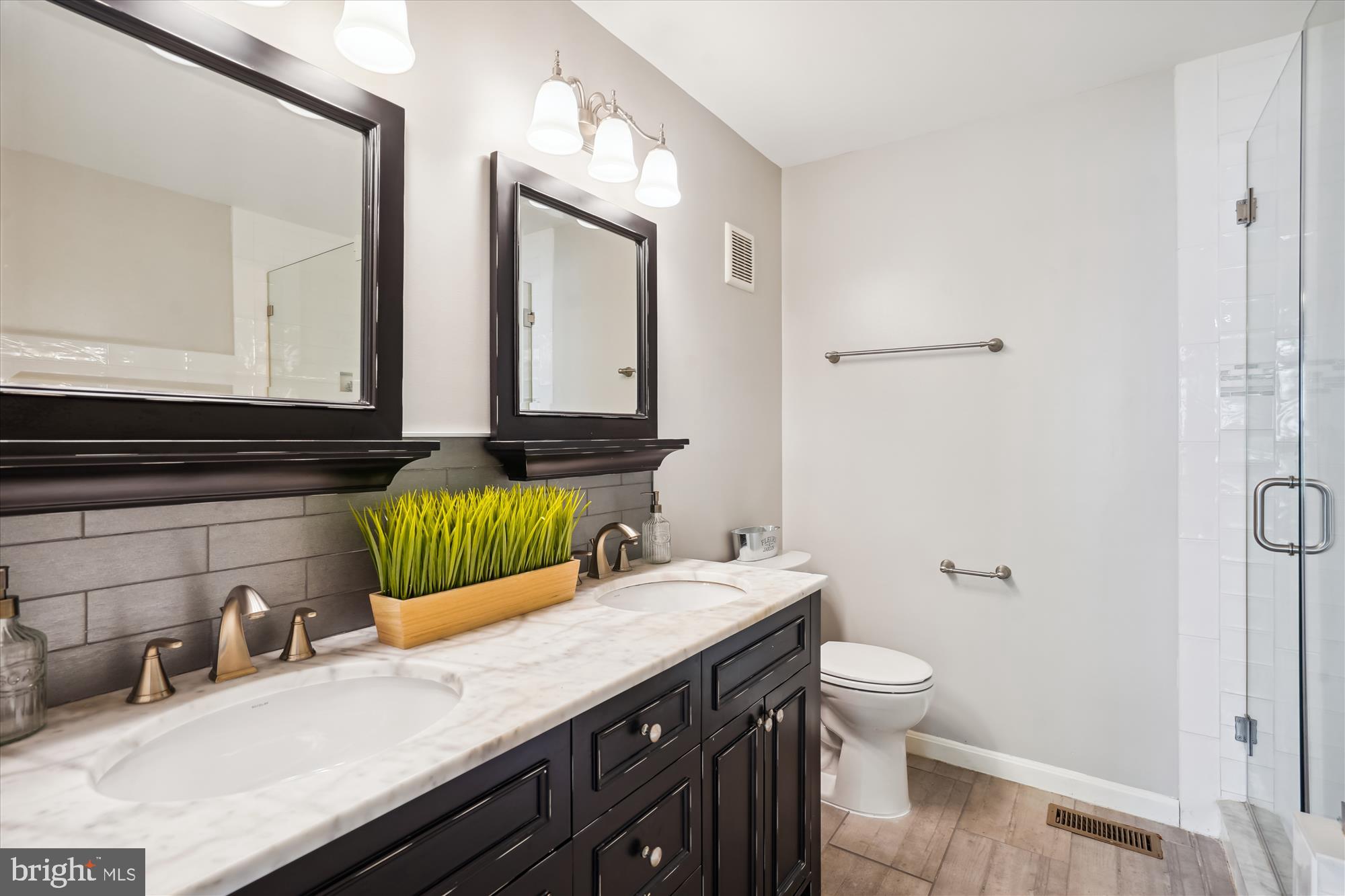 DOMINION STATION CONDOMINIUM - Residential Lease