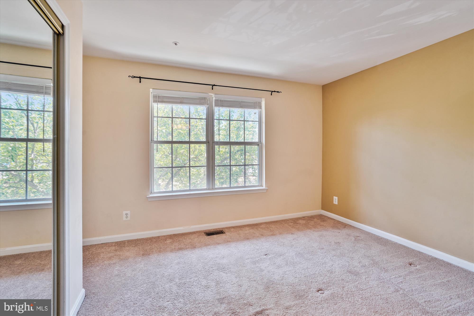 DOMINION STATION CONDOMINIUM - Residential Lease