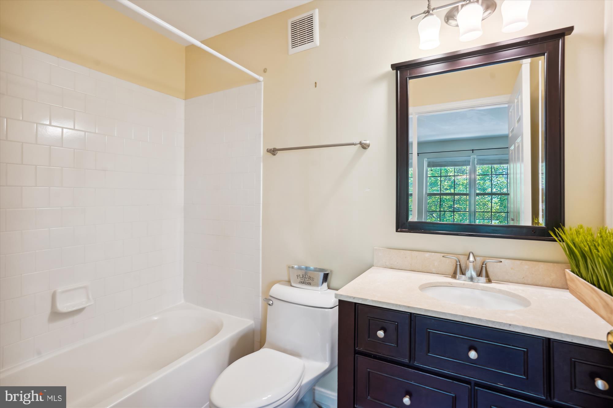 DOMINION STATION CONDOMINIUM - Residential Lease