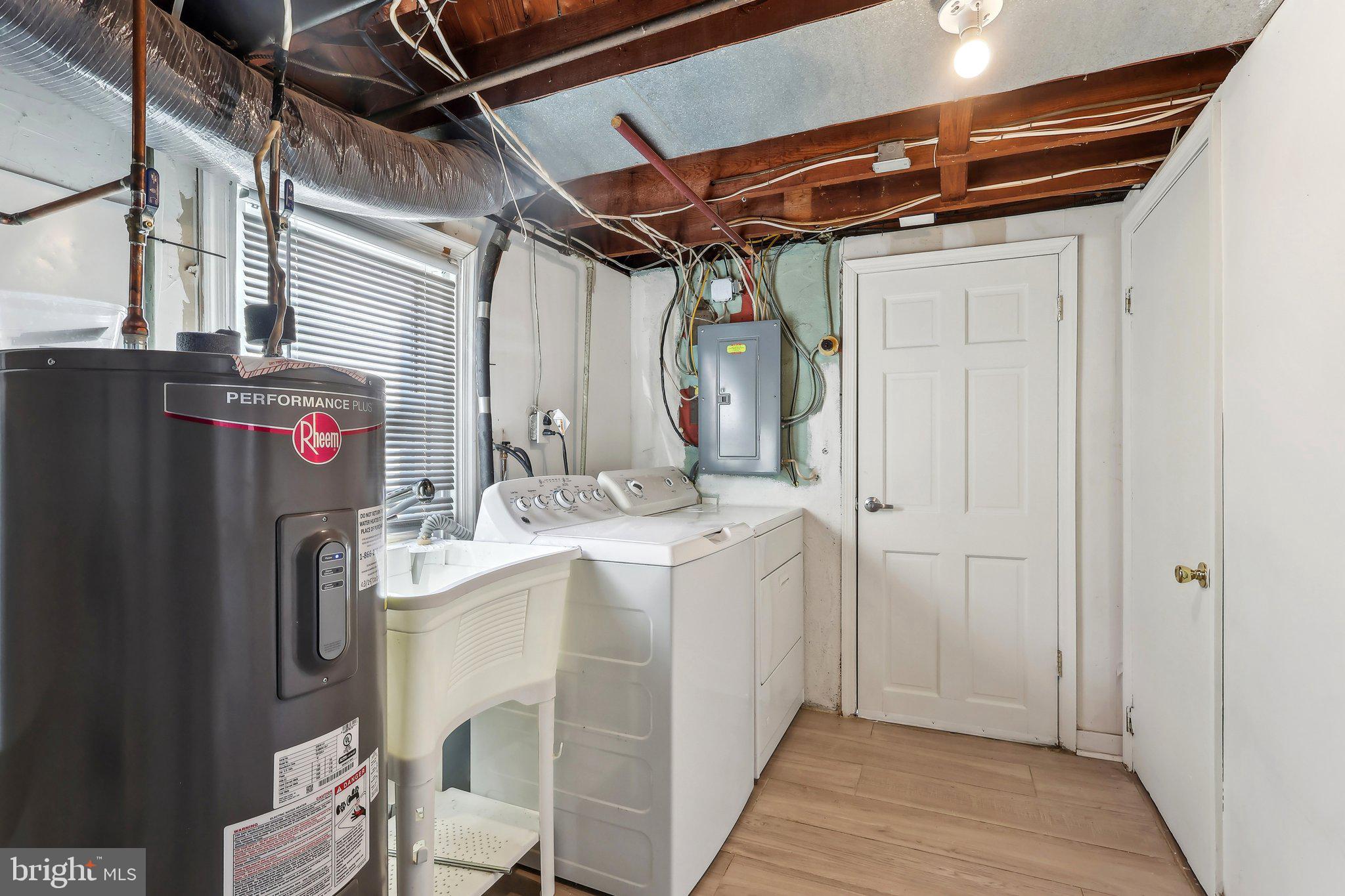 ROSLYN - Residential