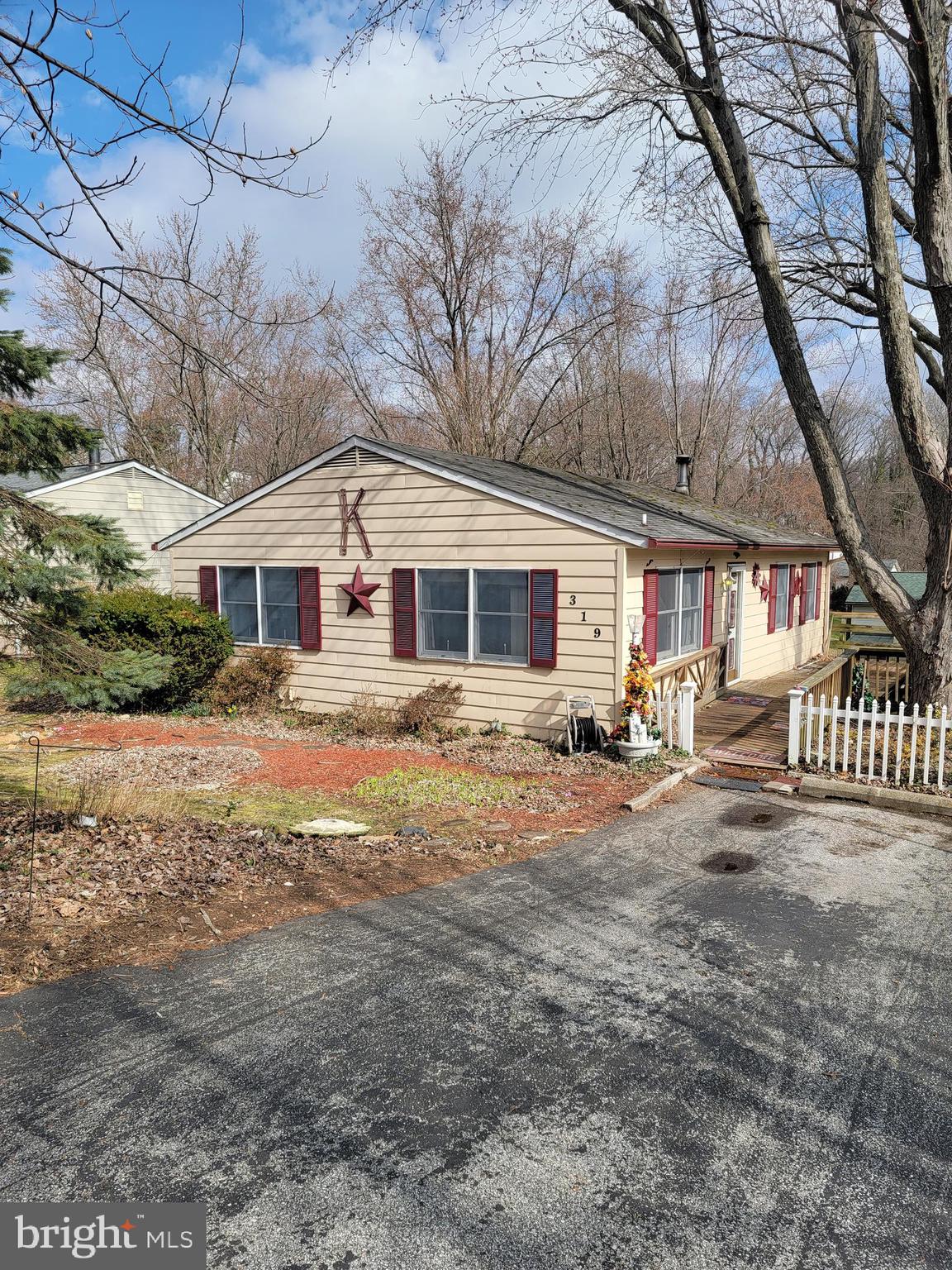 CATONSVILLE KNOLLS - Residential