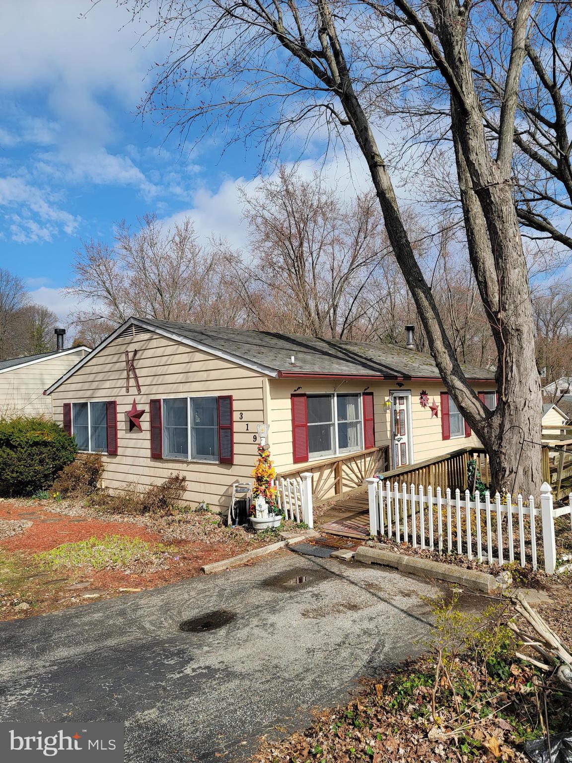 CATONSVILLE KNOLLS - Residential