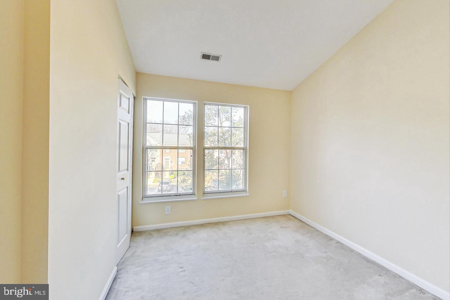 RUSSETT - Residential