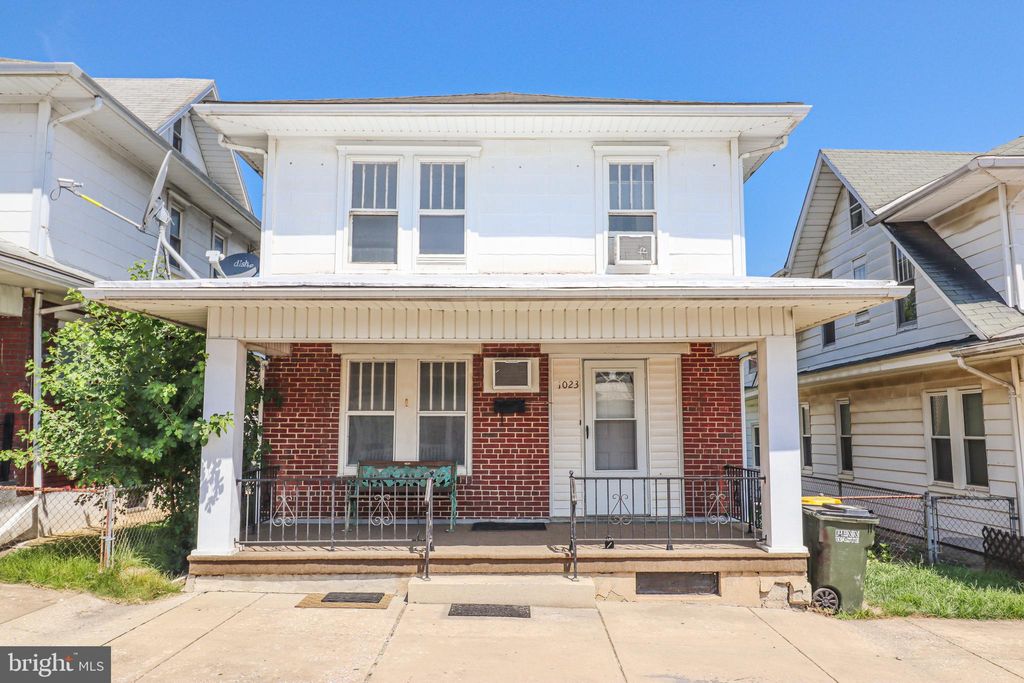 Photo of 1023 W Locust Street, YORK, PA 17404 (MLS # PAYK2087328)
