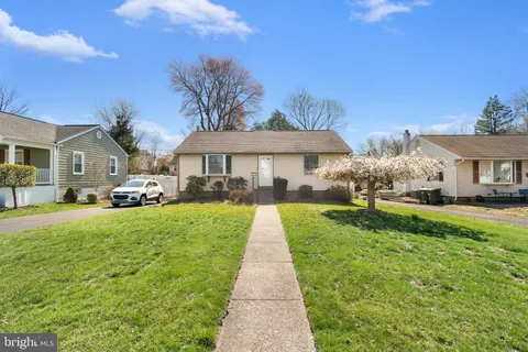 2714 Fair Oaks Avenue, Hatboro, PA MLS: PAMC2134850