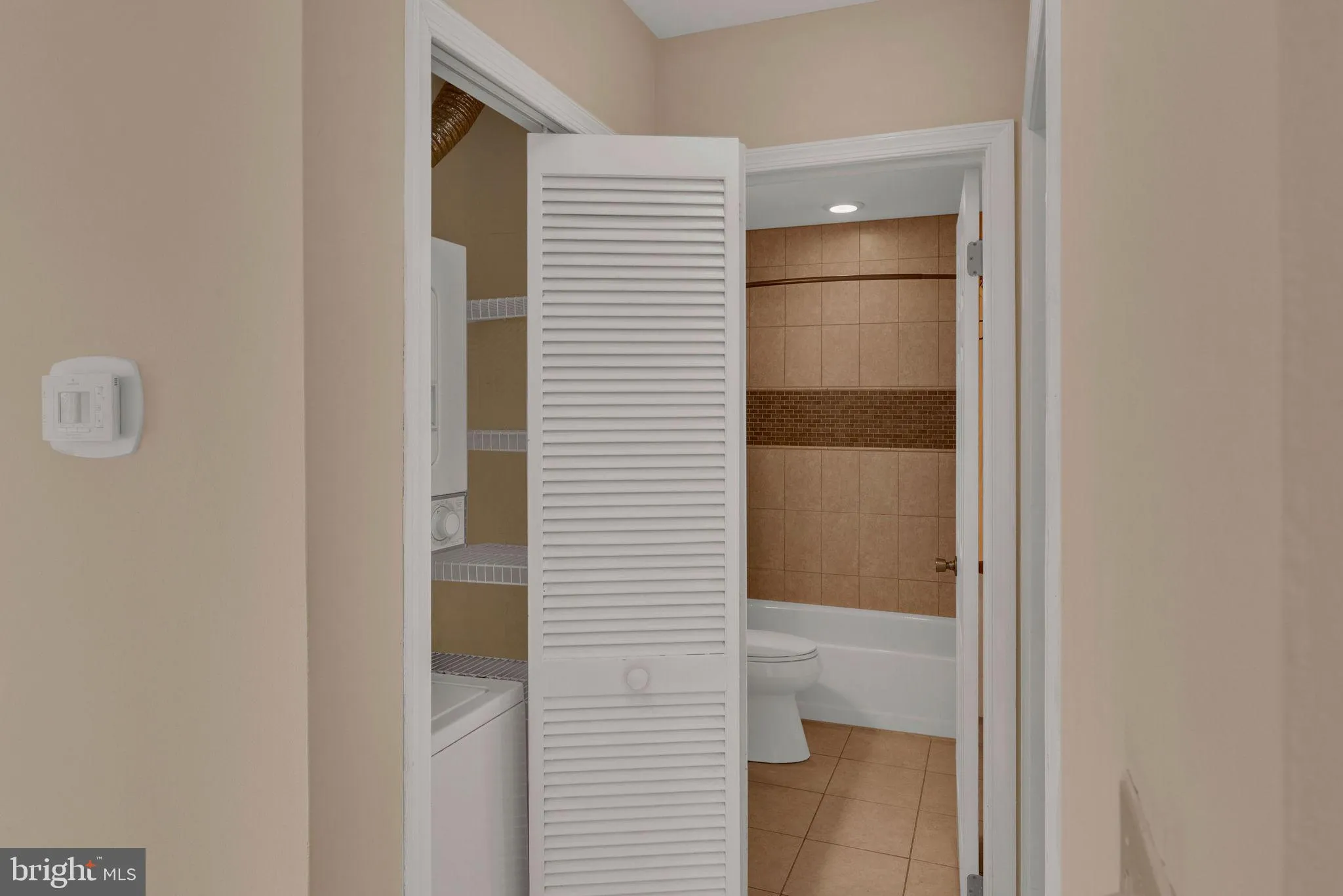 Monmouth Junction, New Jersey 08852, United States, 2 Bedrooms Bedrooms, ,2 BathroomsBathrooms,Residential,Active,205464