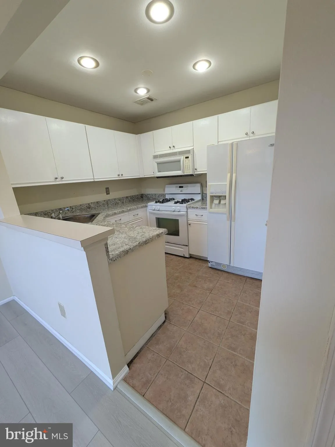 Monmouth Junction, New Jersey 08852, United States, 2 Bedrooms Bedrooms, ,2 BathroomsBathrooms,Residential,Active,205464