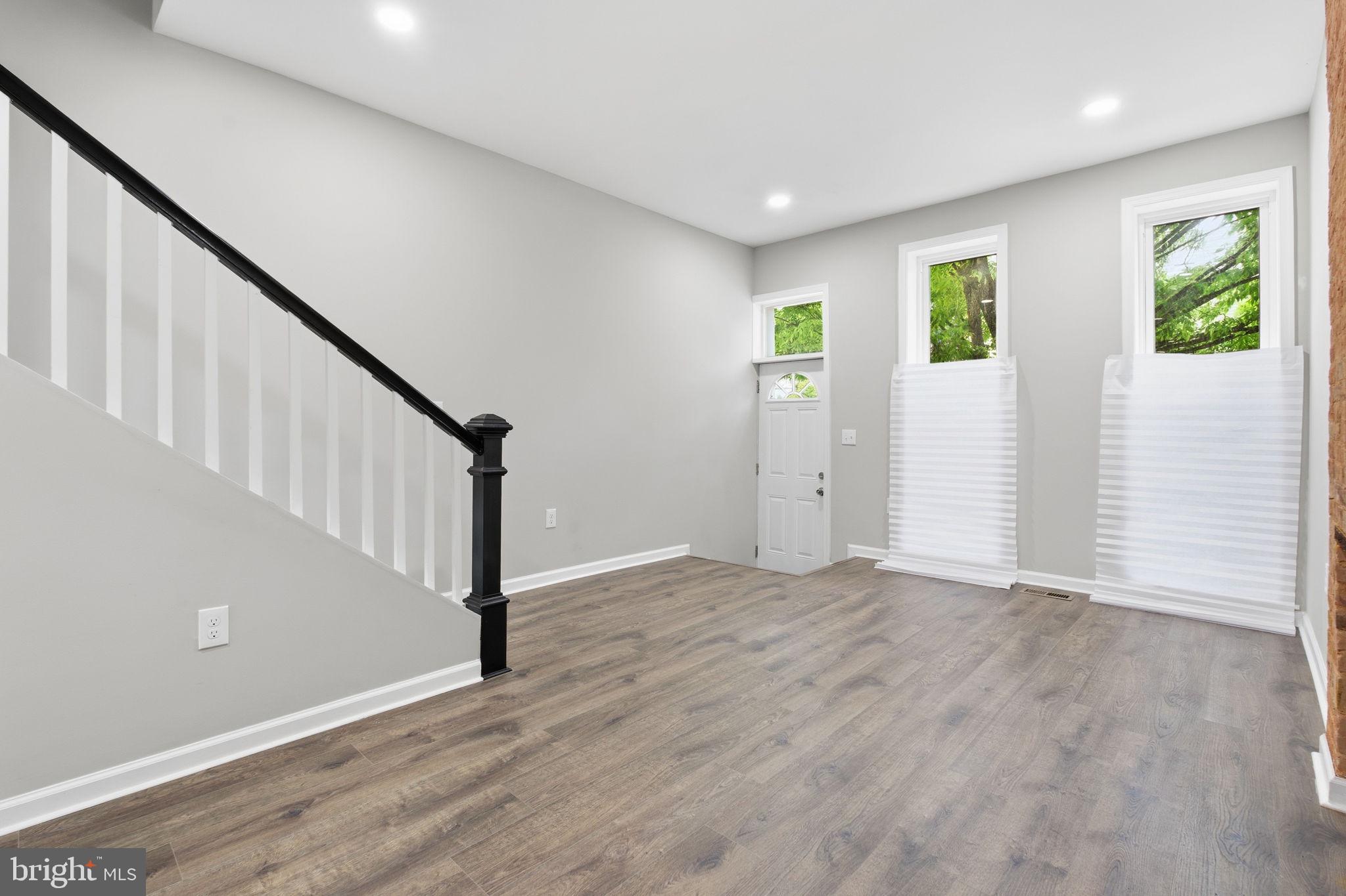 SANDTOWN-WINCHESTER - Residential