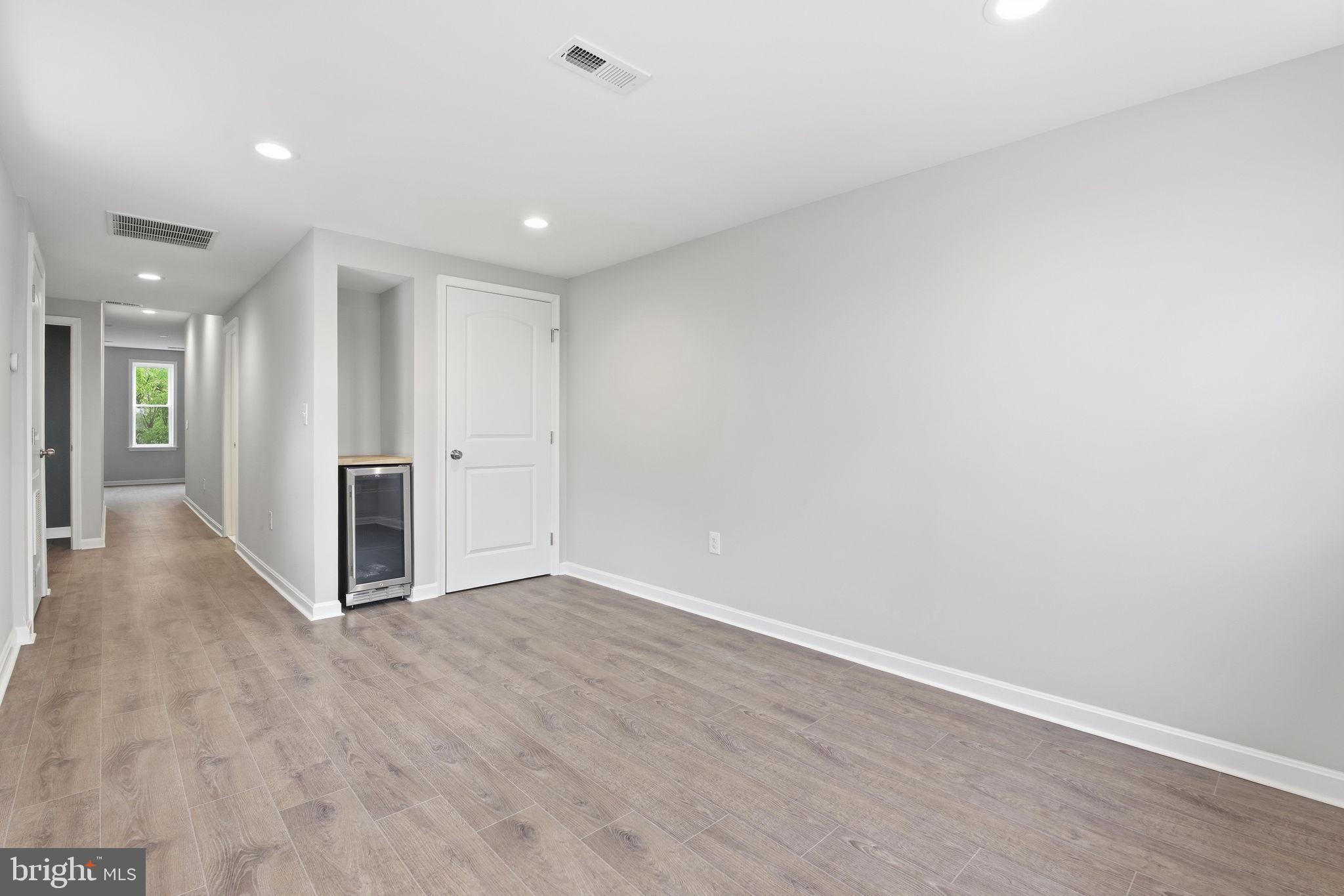 SANDTOWN-WINCHESTER - Residential