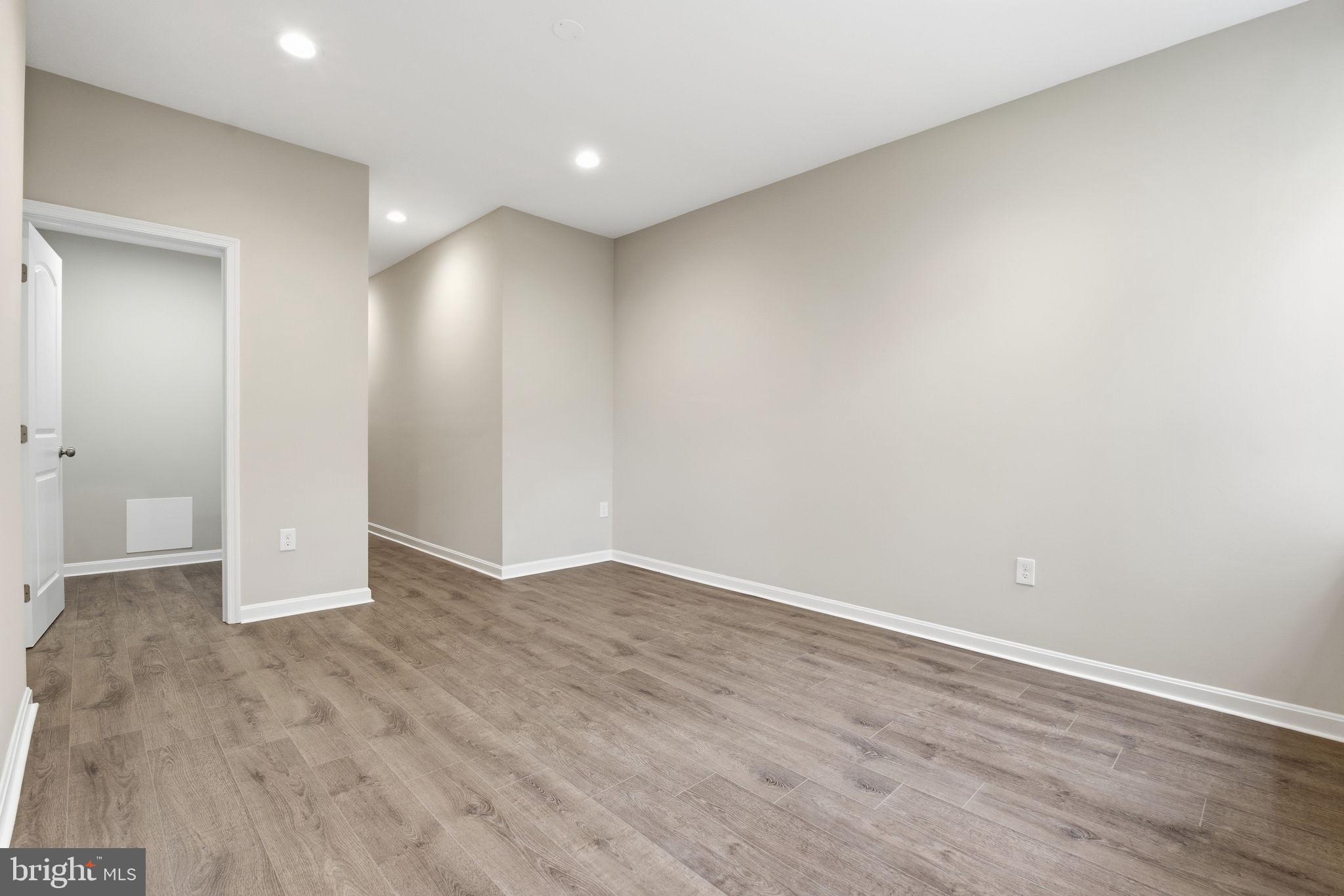 SANDTOWN-WINCHESTER - Residential