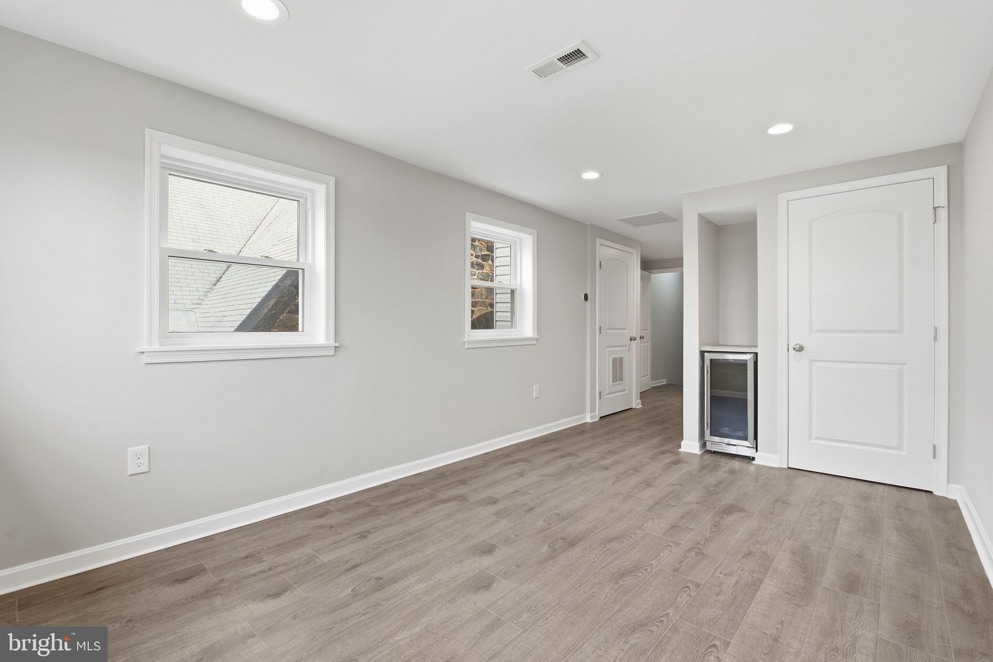 SANDTOWN-WINCHESTER - Residential